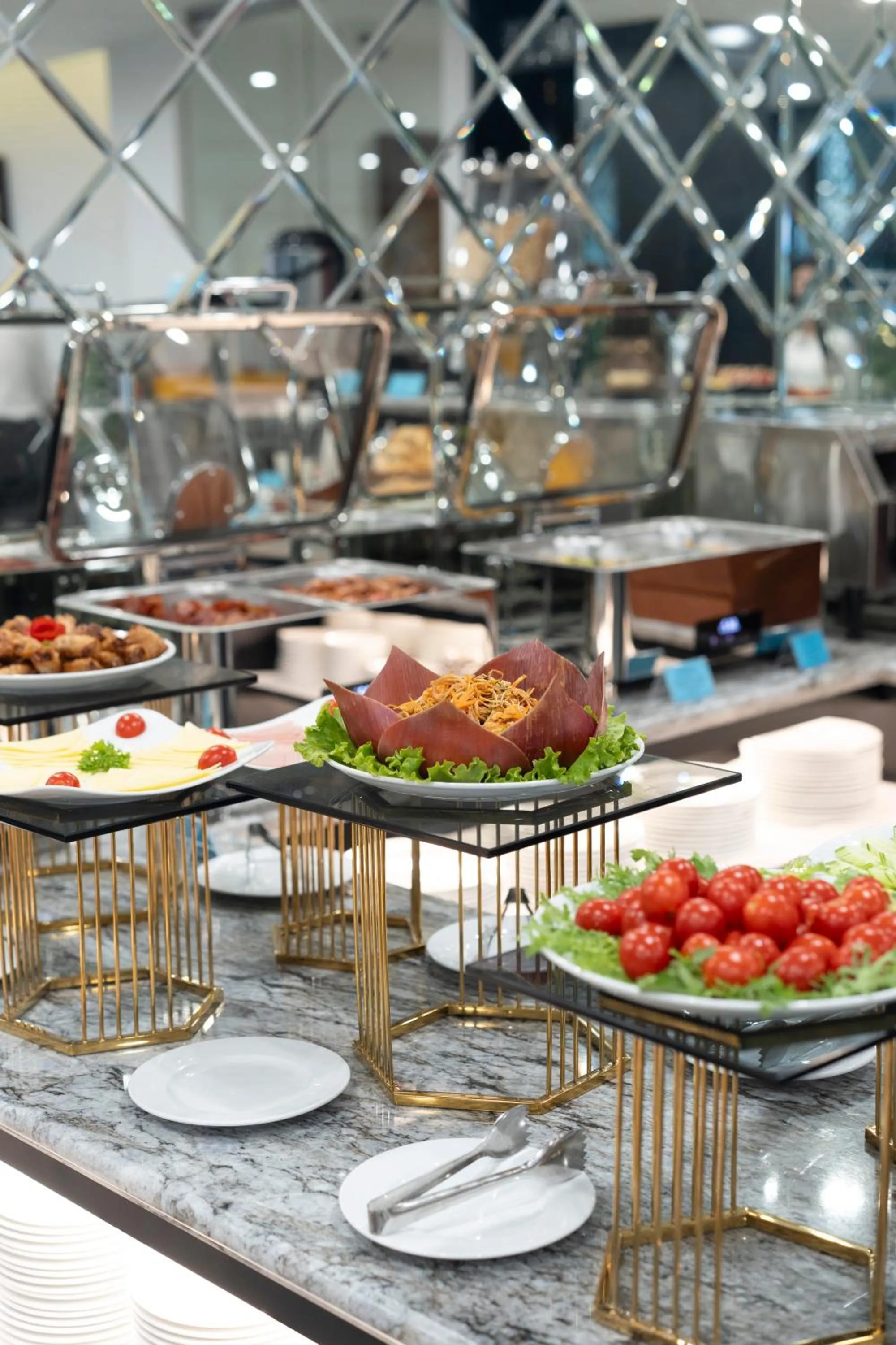 Food and drinks in SQ Hang Gai Hotel & Spa