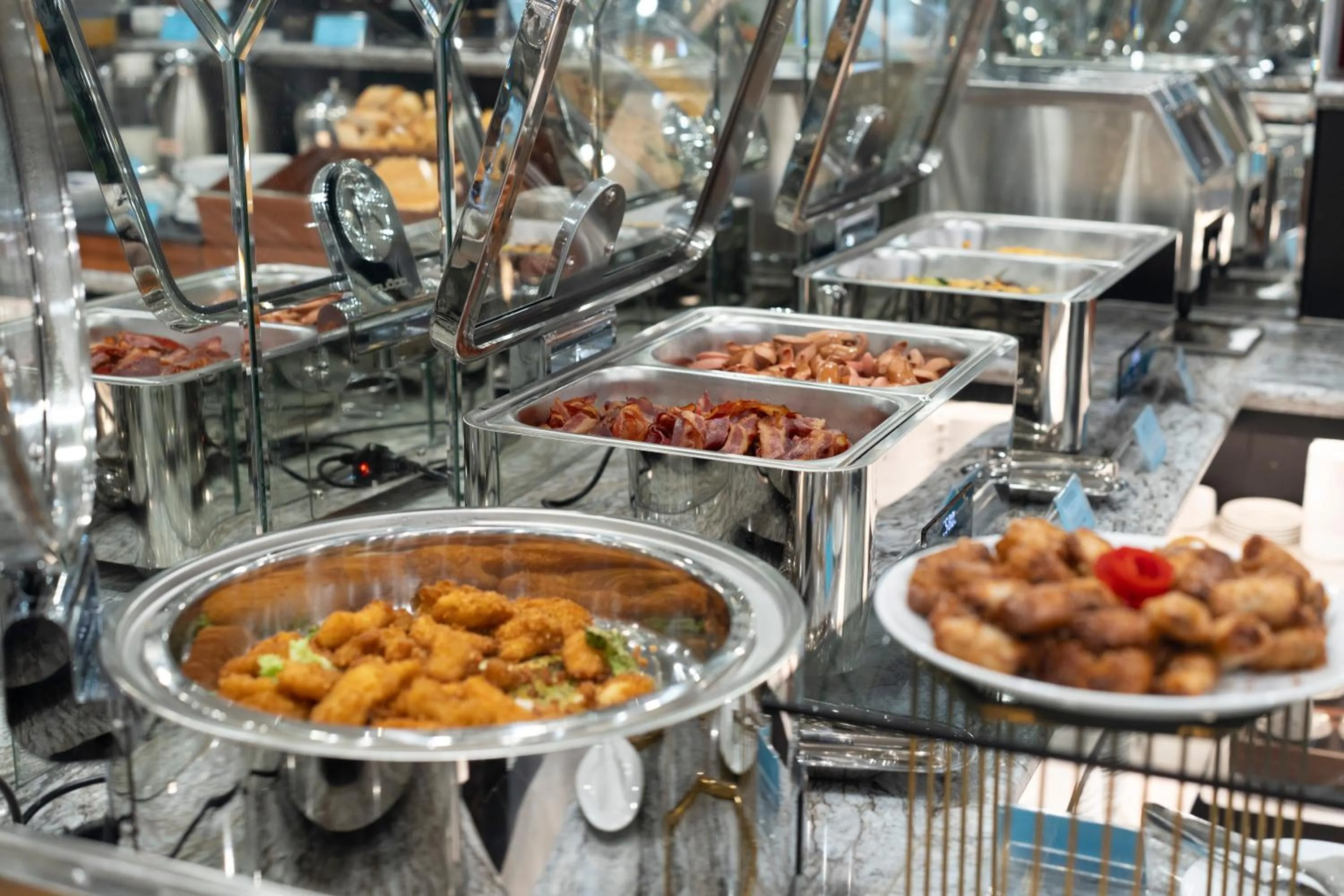 Food and drinks in SQ Hang Gai Hotel & Spa