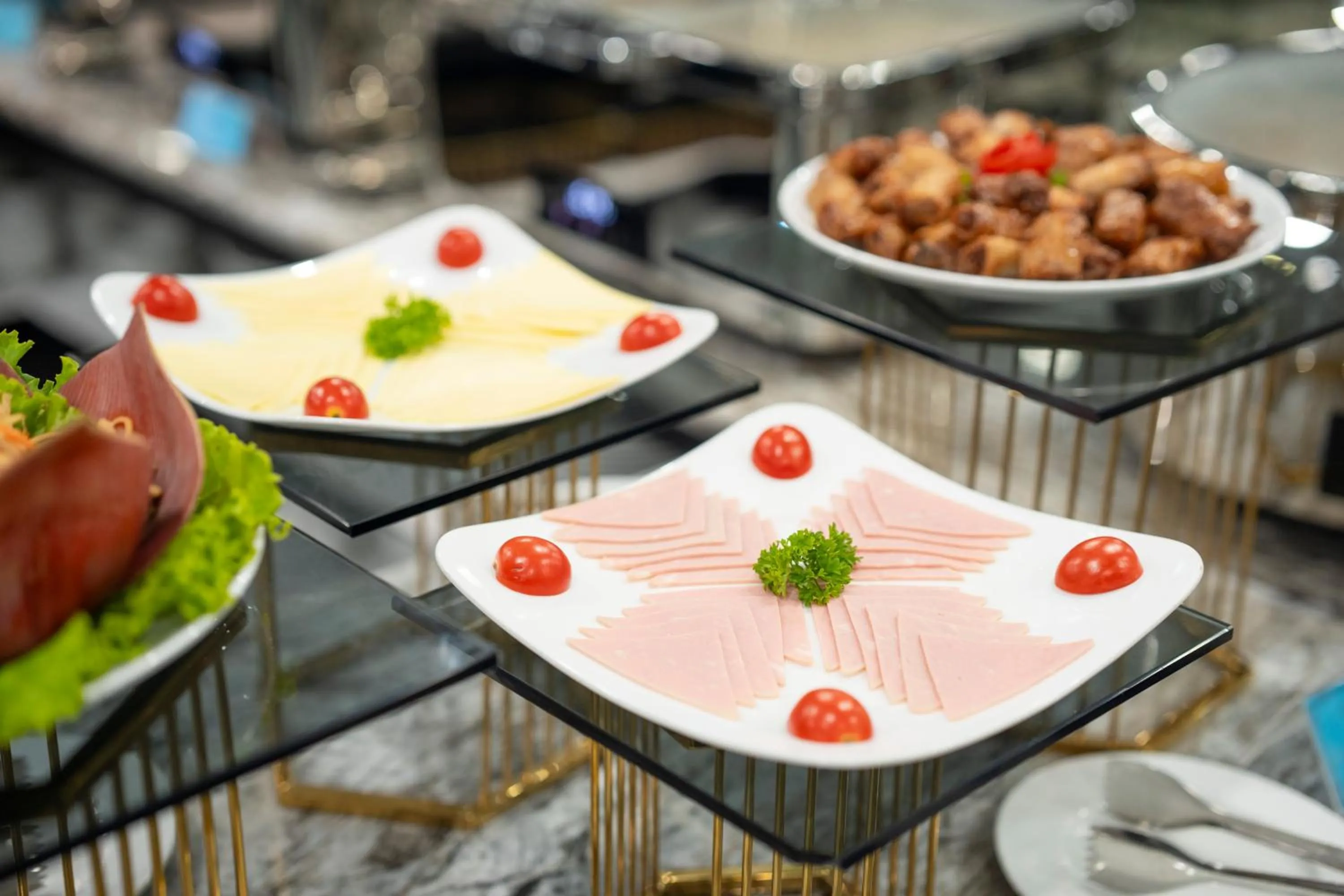 Food and drinks in SQ Hang Gai Hotel & Spa