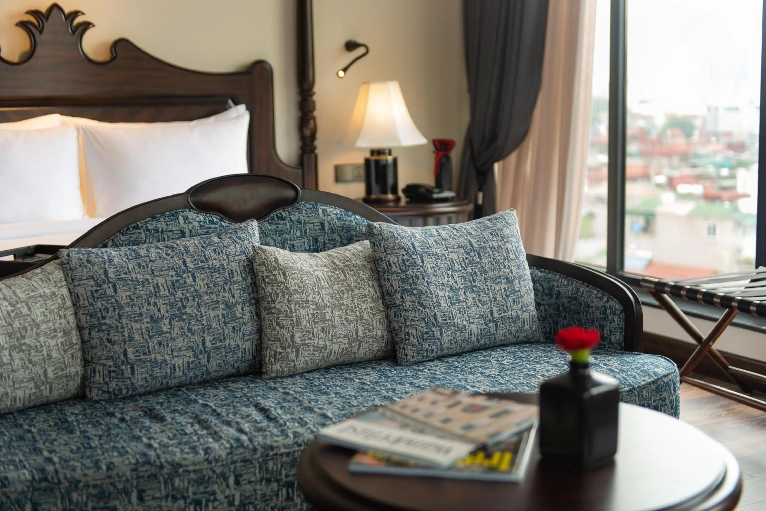 Seating area, Bed in La Siesta Classic Ma May