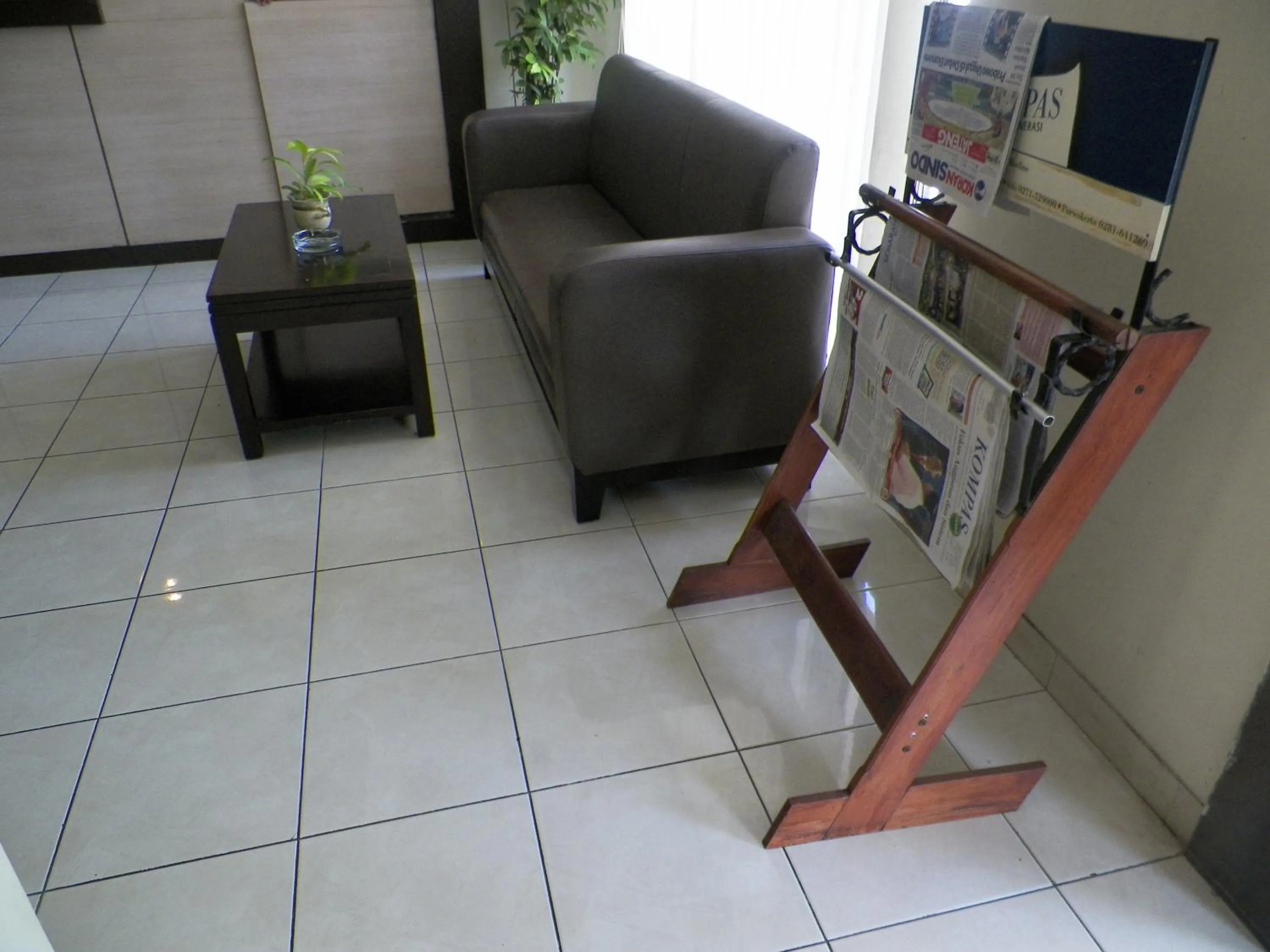 Lobby or reception in RedDoorz At Jalan Sriwijaya Semarang