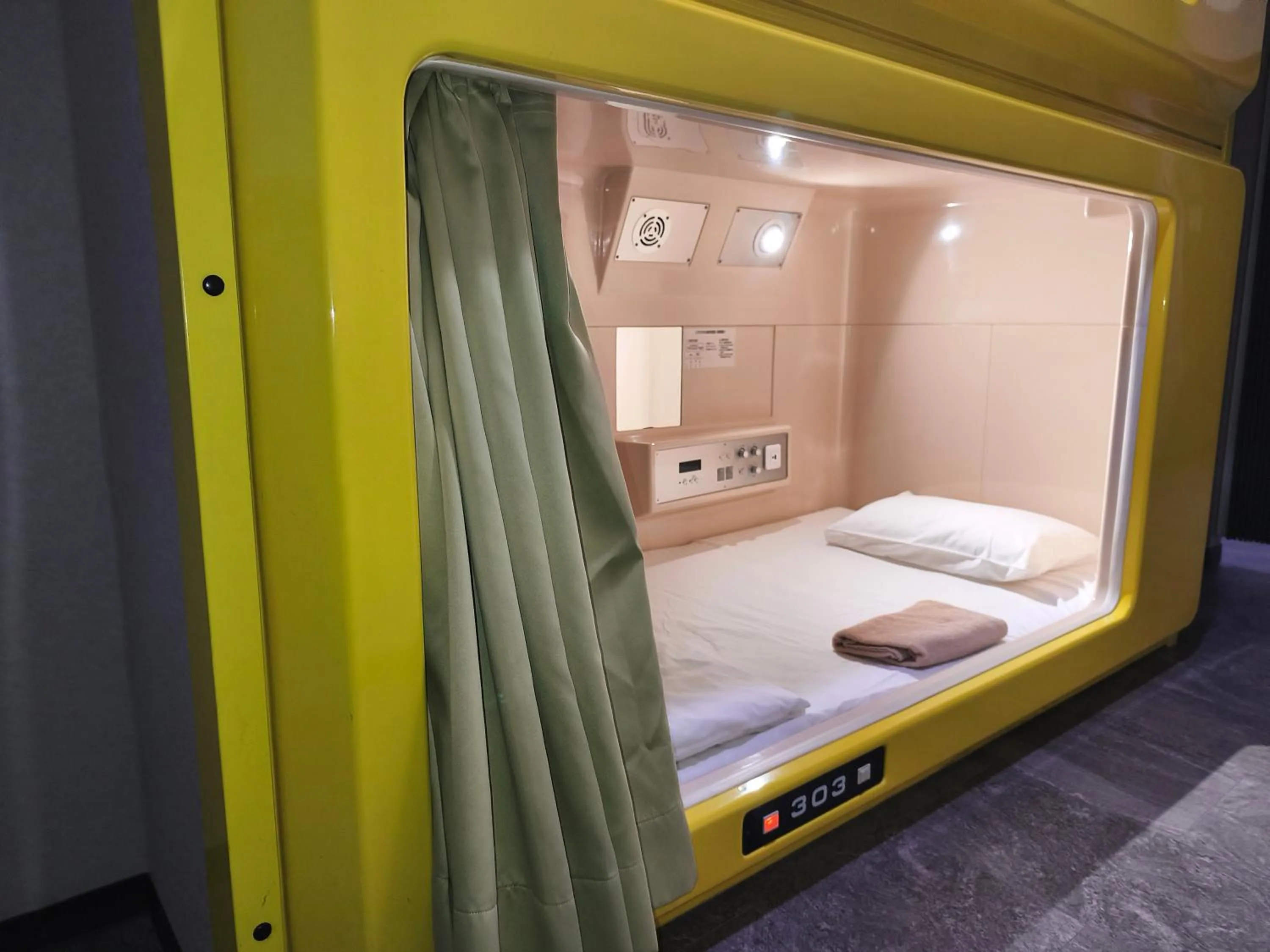 Bed in Hotel Shin-Imamiya