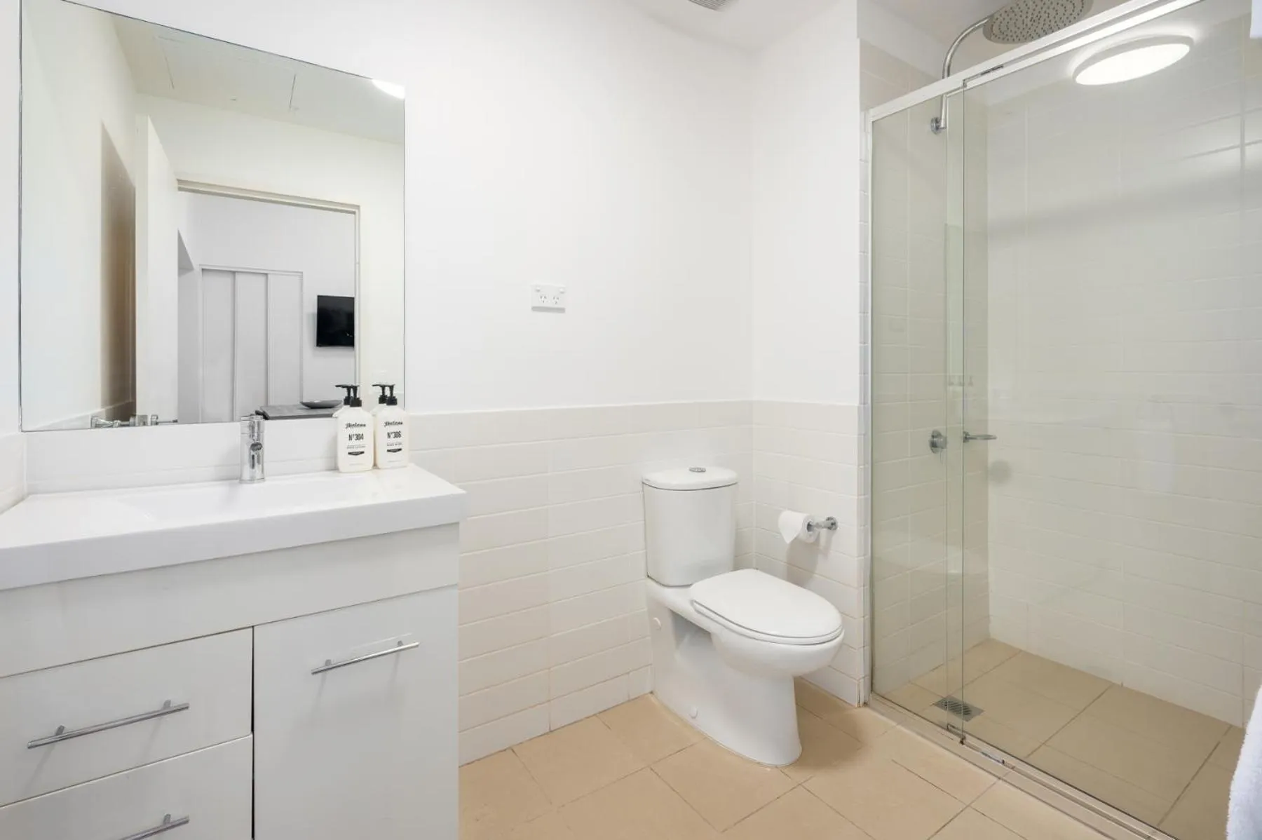 Bathroom in Terminus Apartment Hotel, an Ascend Collection Hotel