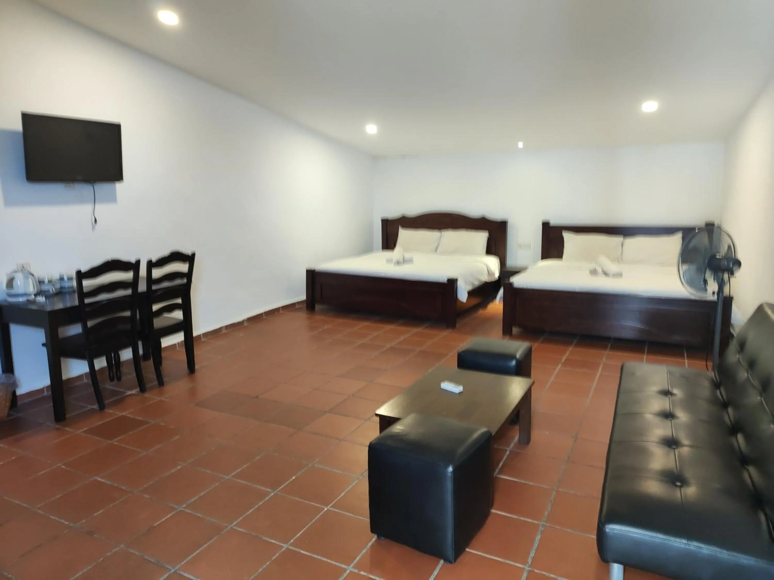 TV and multimedia in Armenian Suite Hotel