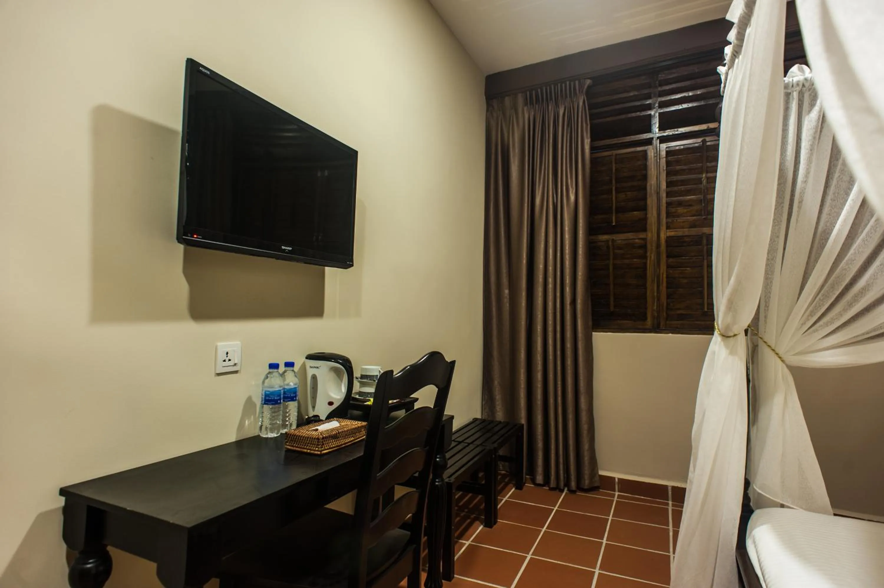 TV and multimedia in Armenian Suite Hotel