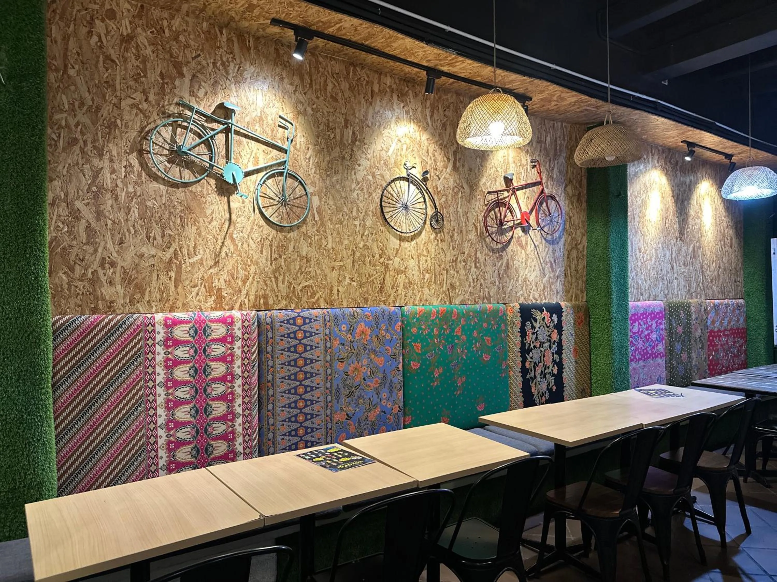 Restaurant/places to eat in Armenian Suite Hotel