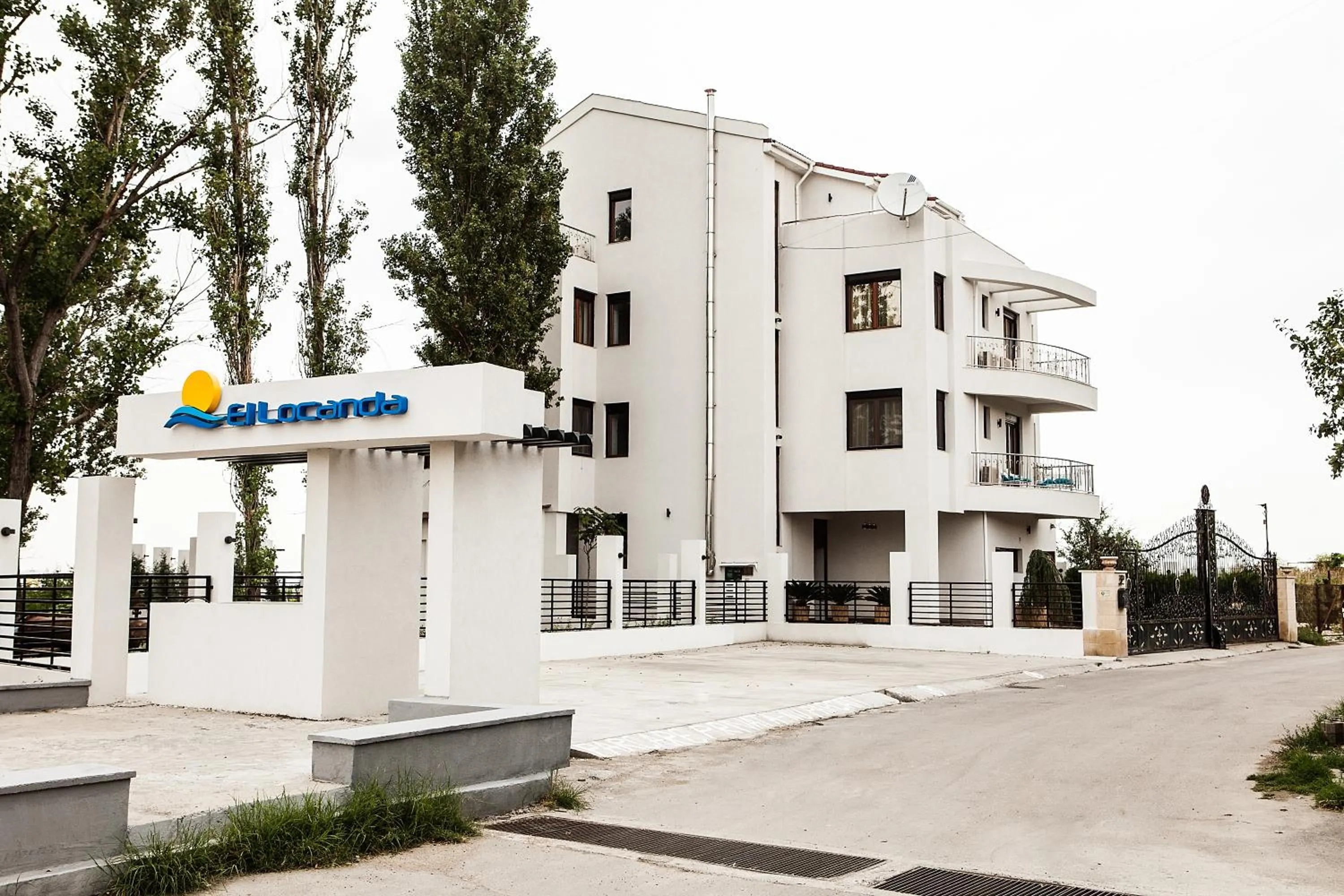 Facade/entrance in El Locanda Boutique Hotel