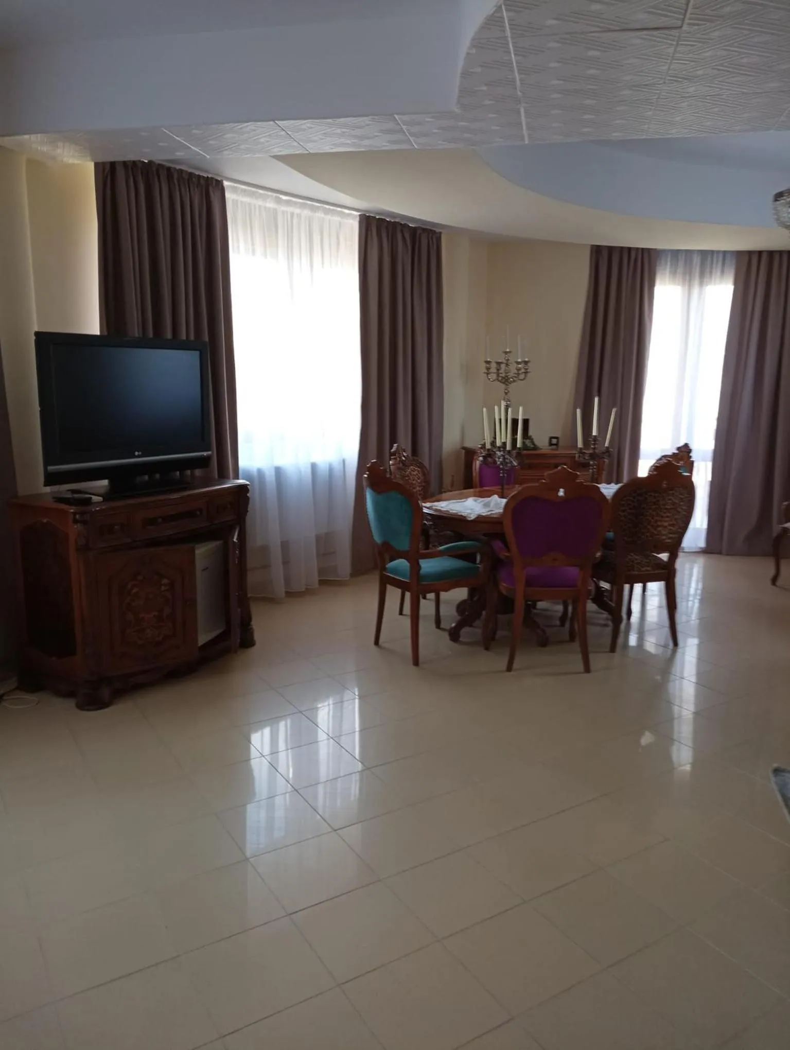 Communal lounge/ TV room in El Locanda Boutique Hotel