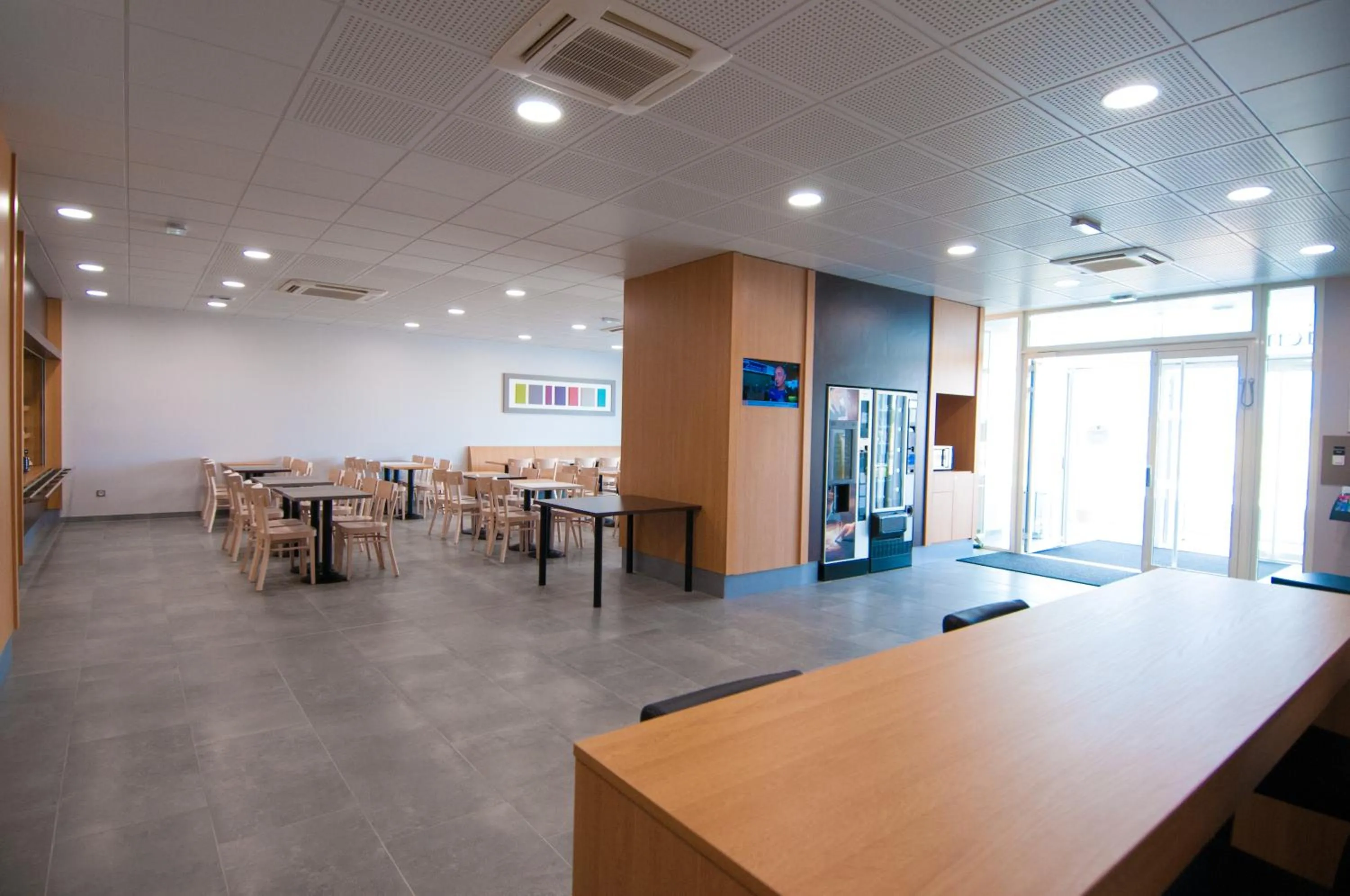Lobby or reception in B&B HOTEL La Rochelle Beaulieu Puilboreau