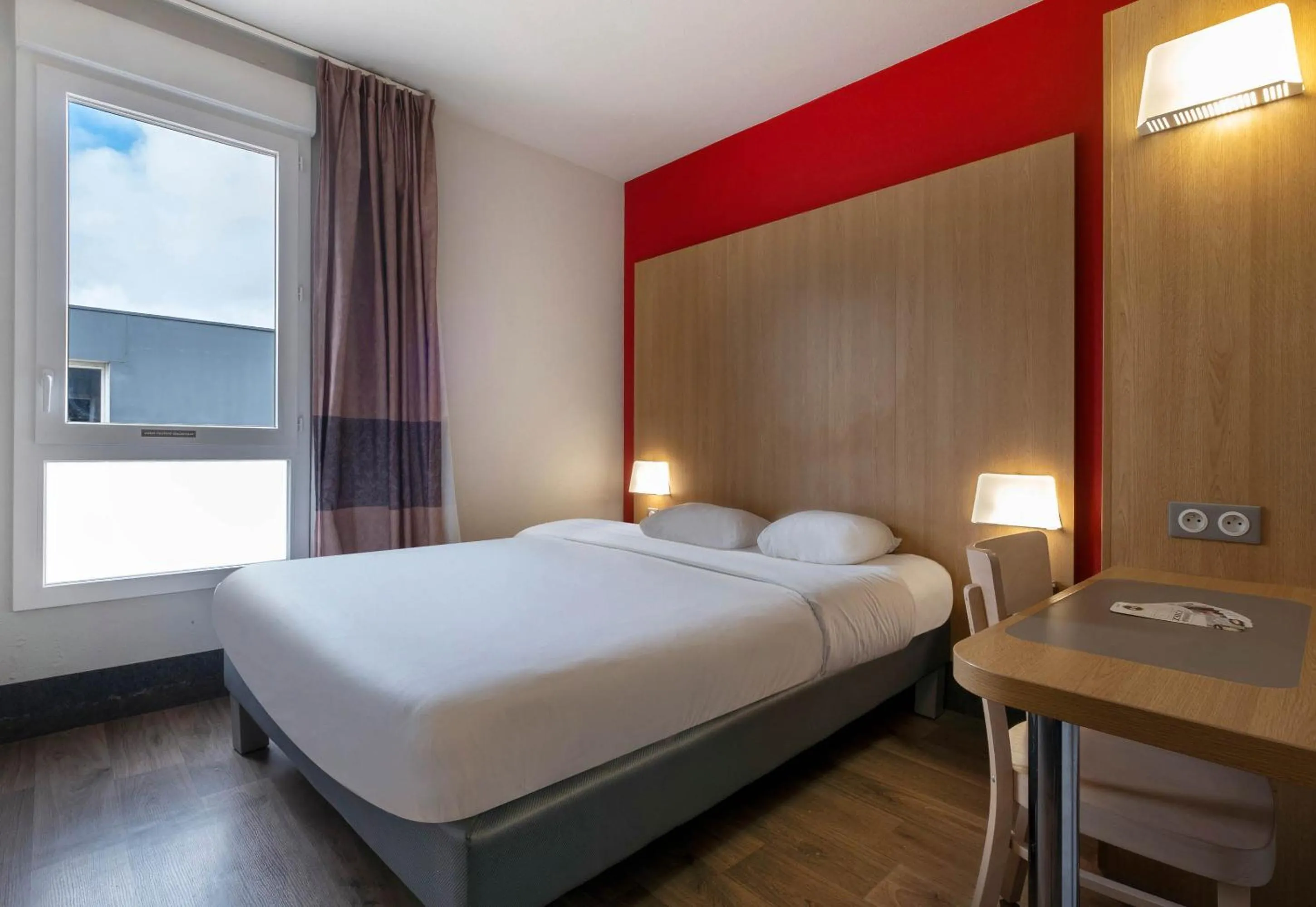 Bedroom, Bed in B&B HOTEL La Rochelle Beaulieu Puilboreau