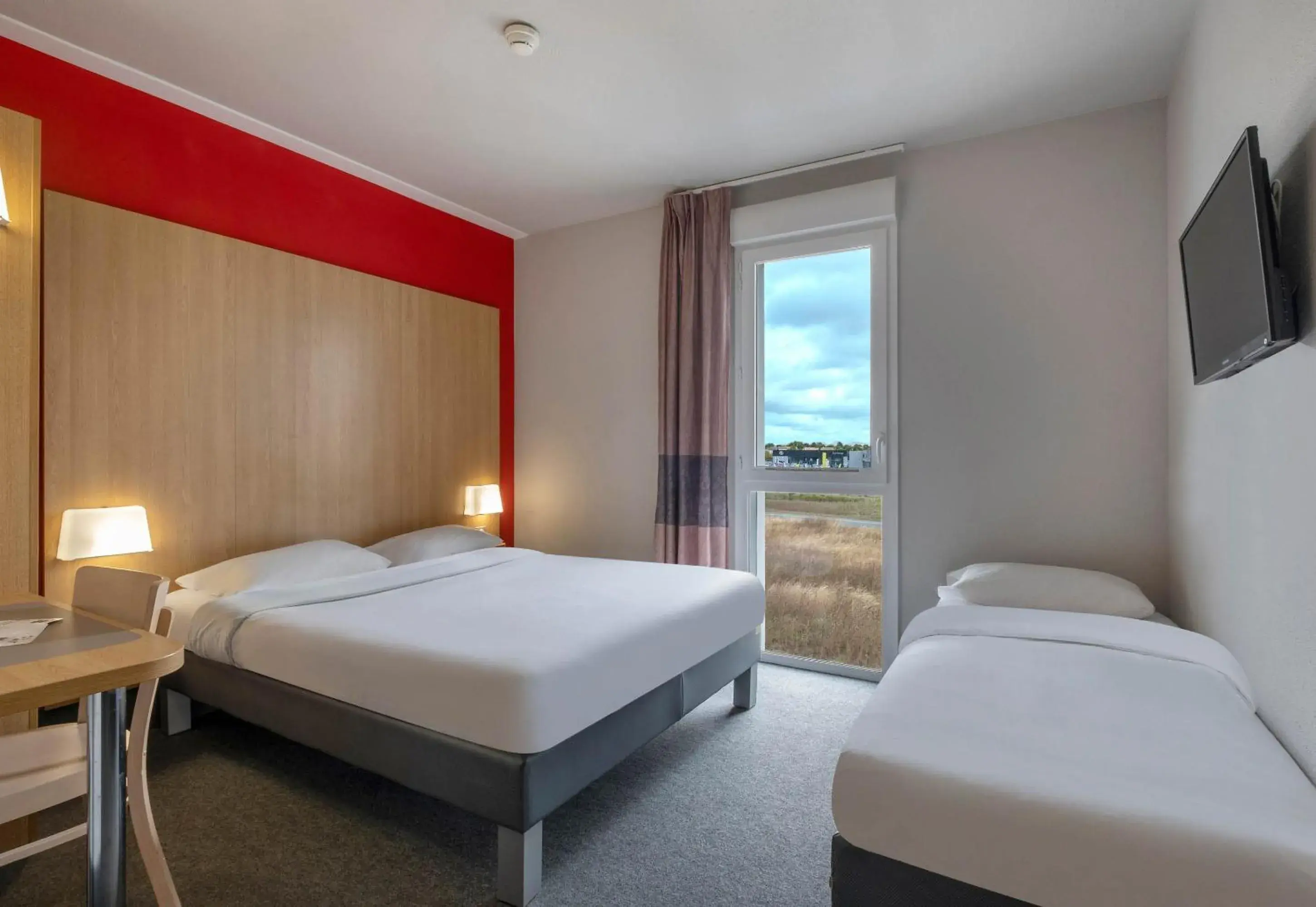 Classic Triple Room in B&B HOTEL La Rochelle Beaulieu Puilboreau Classic Triple Room in B&B HOTEL La Rochelle Beaulieu Puilboreau