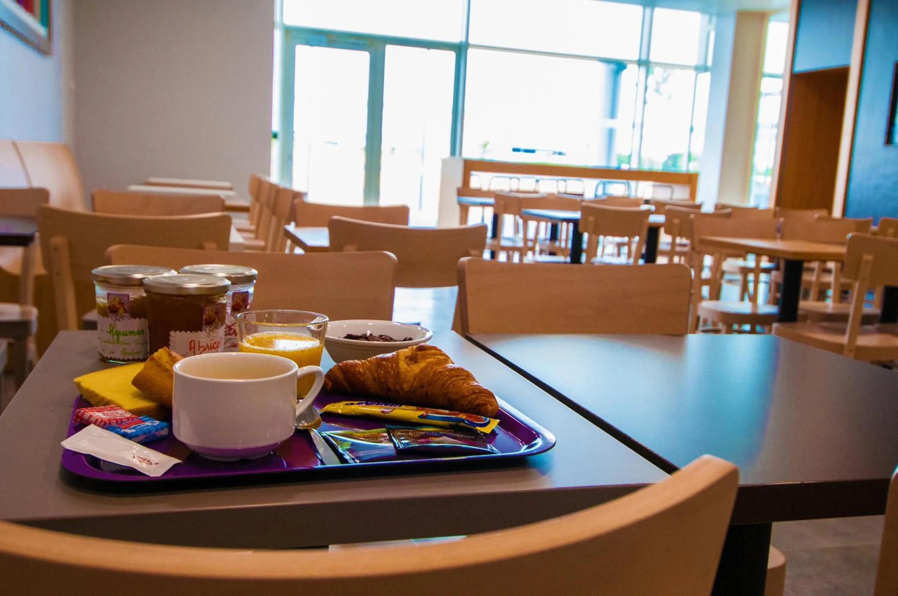 Food and drinks in B&B HOTEL La Rochelle Beaulieu Puilboreau