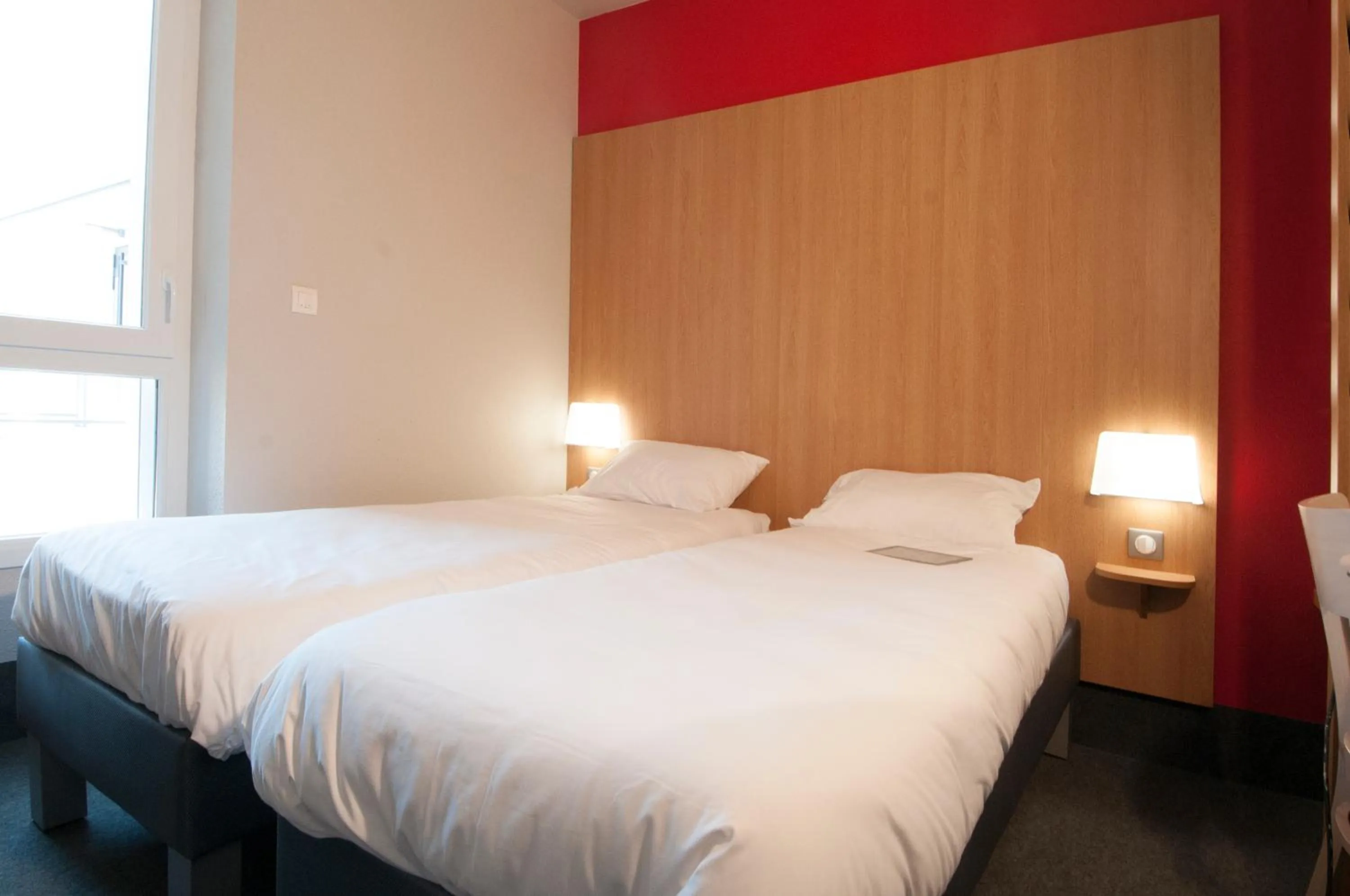 Bed in B&B HOTEL La Rochelle Beaulieu Puilboreau