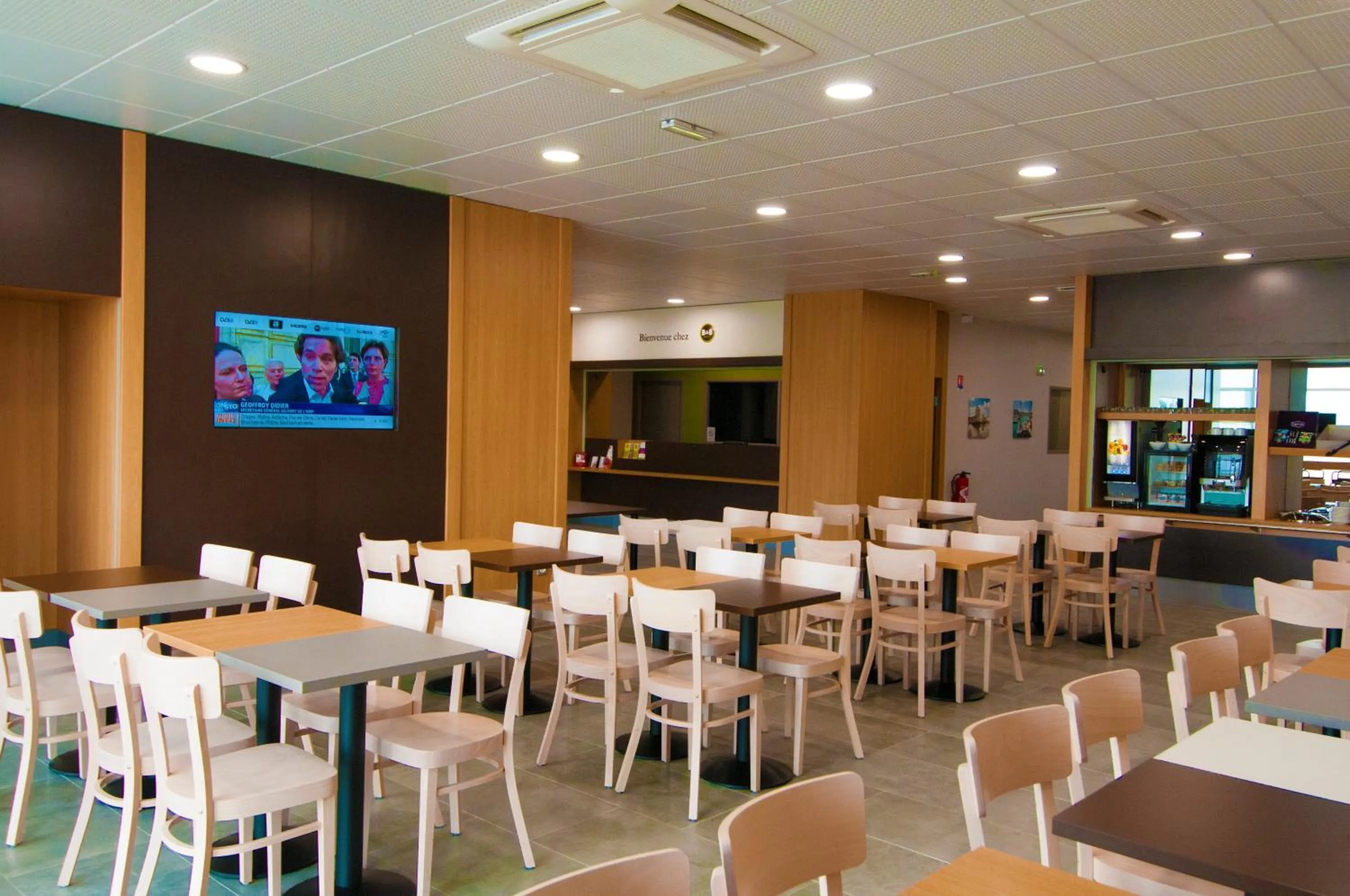 Restaurant/places to eat in B&B HOTEL La Rochelle Beaulieu Puilboreau