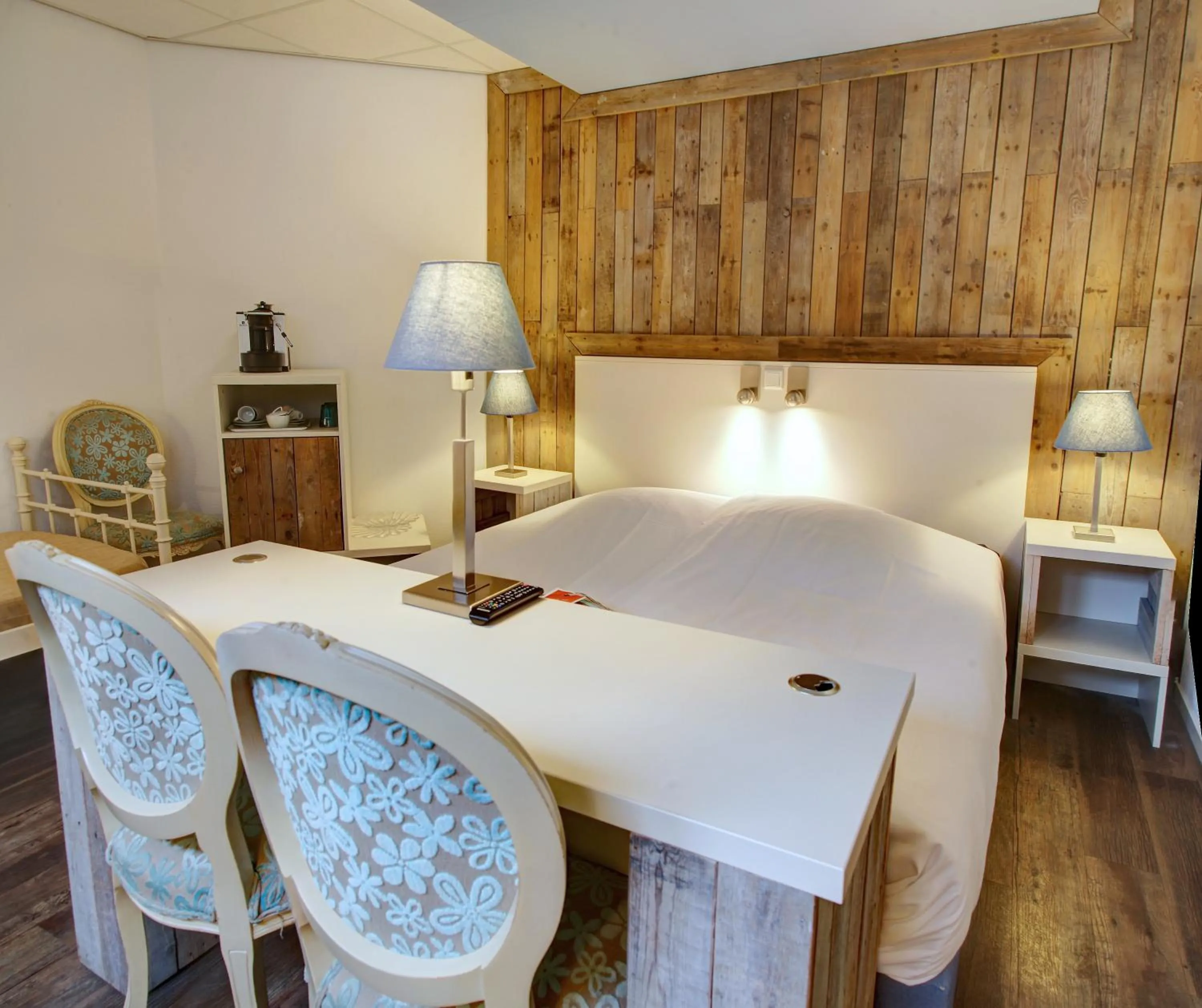 Bedroom, Bed in Hotel Kijkduin