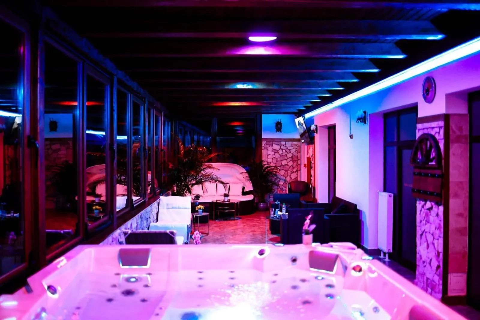 Hot Tub, Bed in Hanu lui Gica Spa