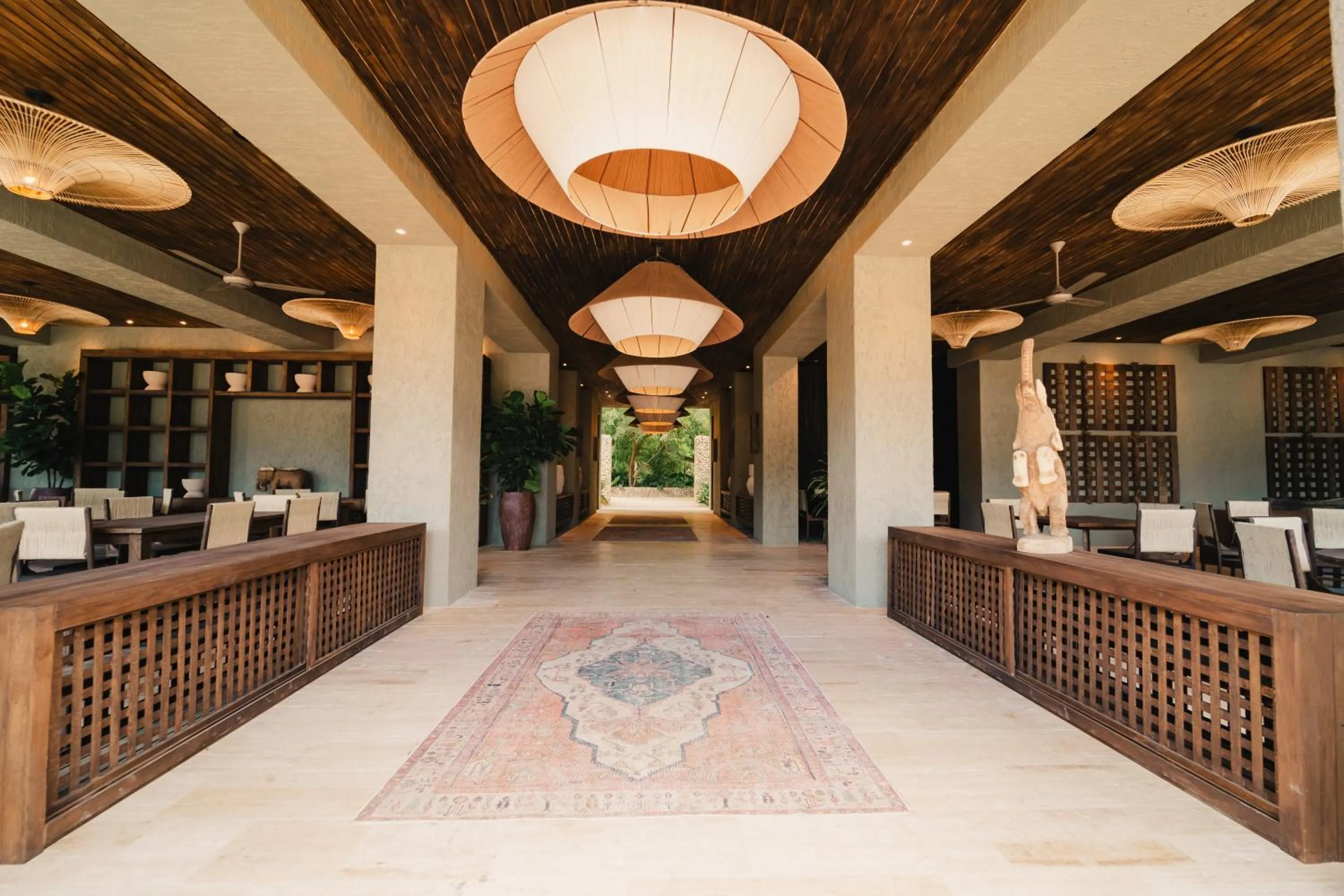 Restaurant/places to eat in Naio Hotel y Villas By OxoHotel