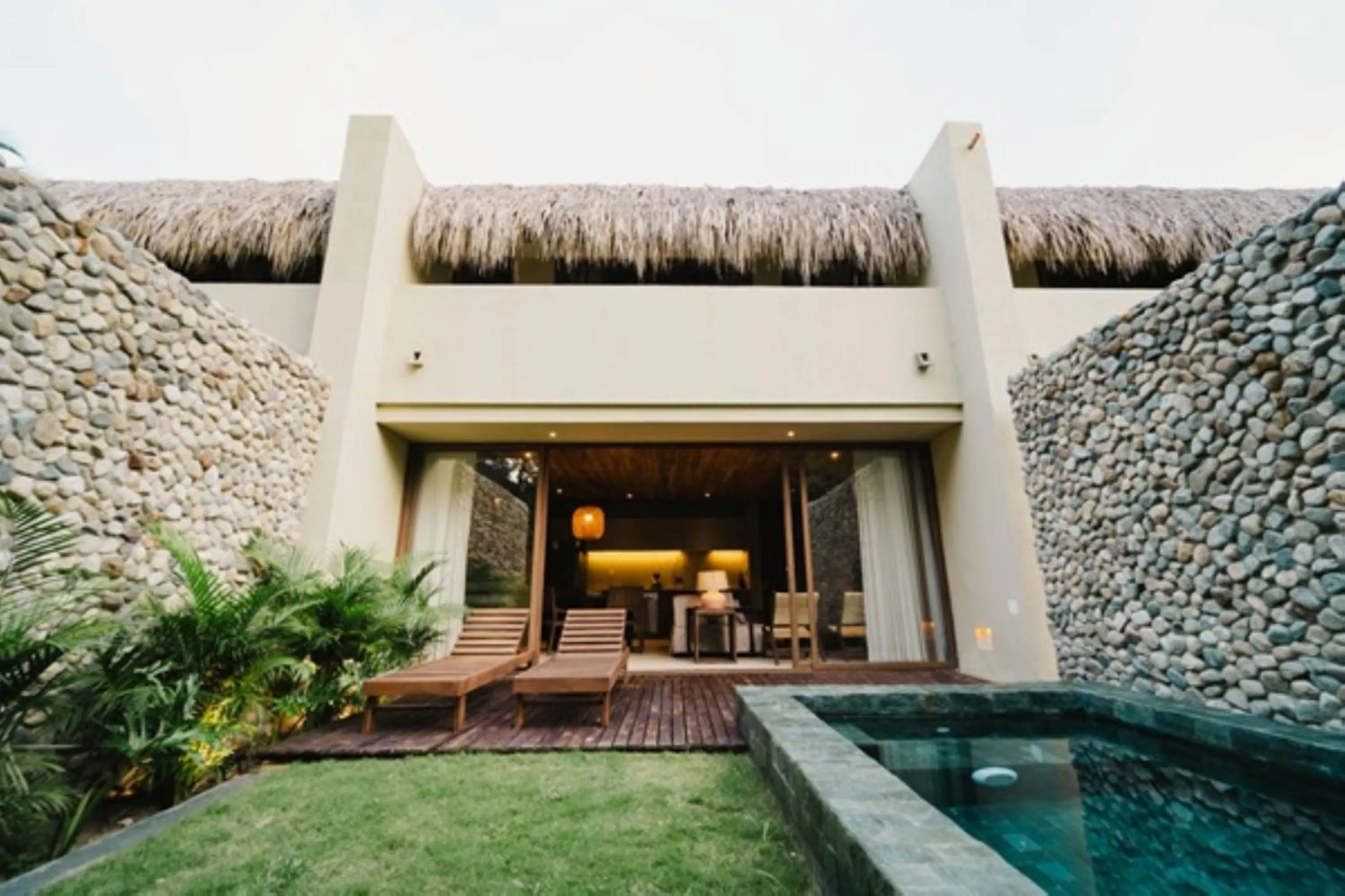 Swimming pool in Naio Hotel y Villas By OxoHotel