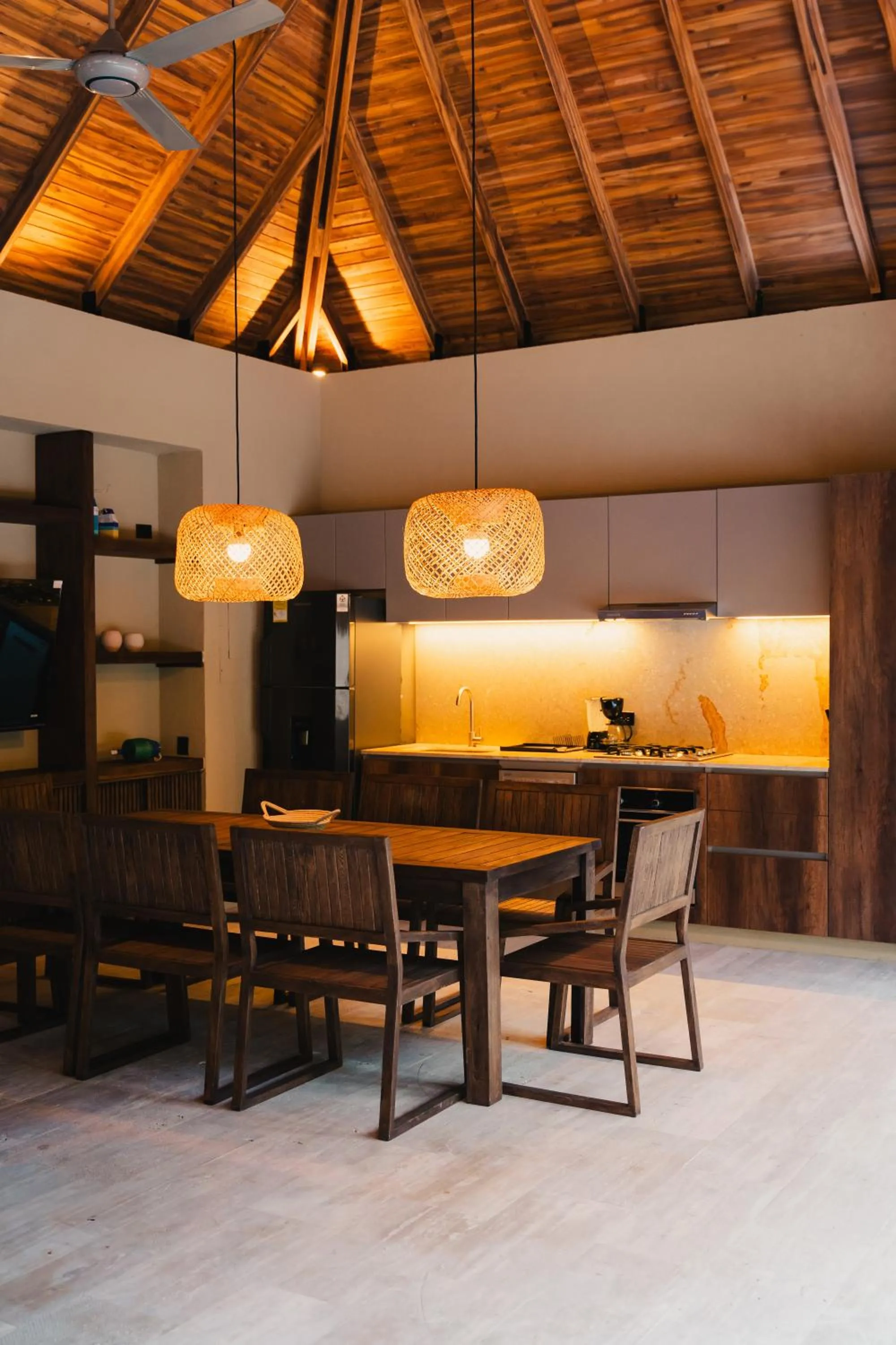 Kitchen or kitchenette in Naio Hotel y Villas By OxoHotel