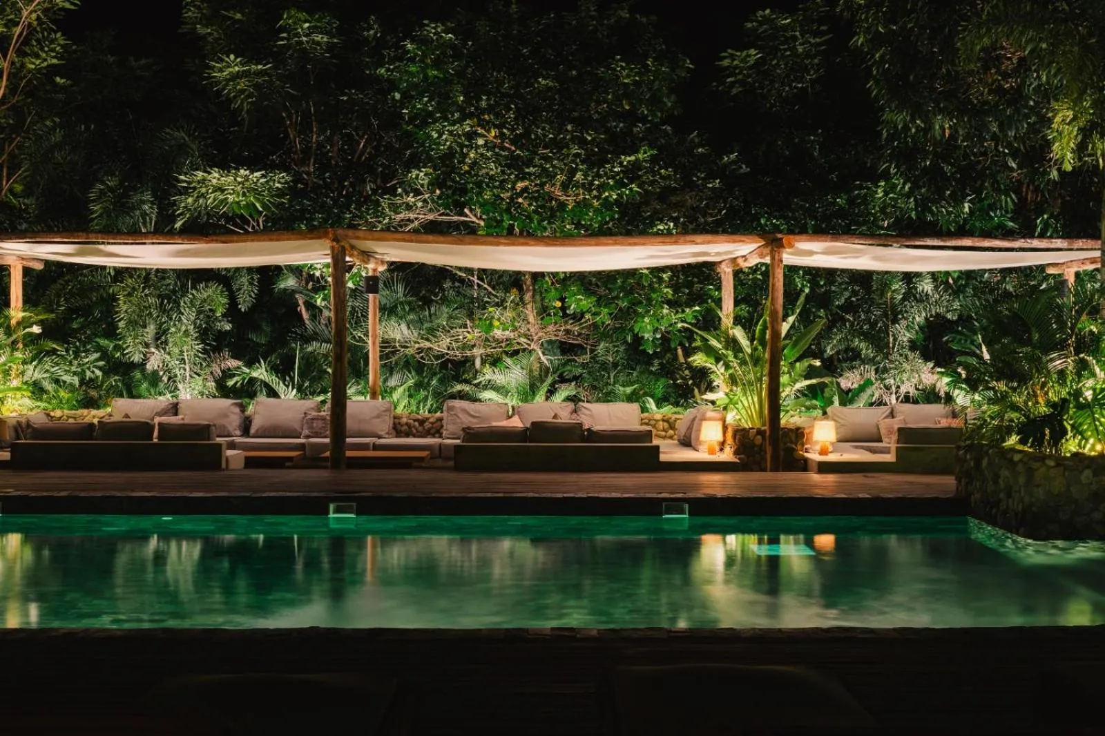 Night in Naio Hotel y Villas By OxoHotel