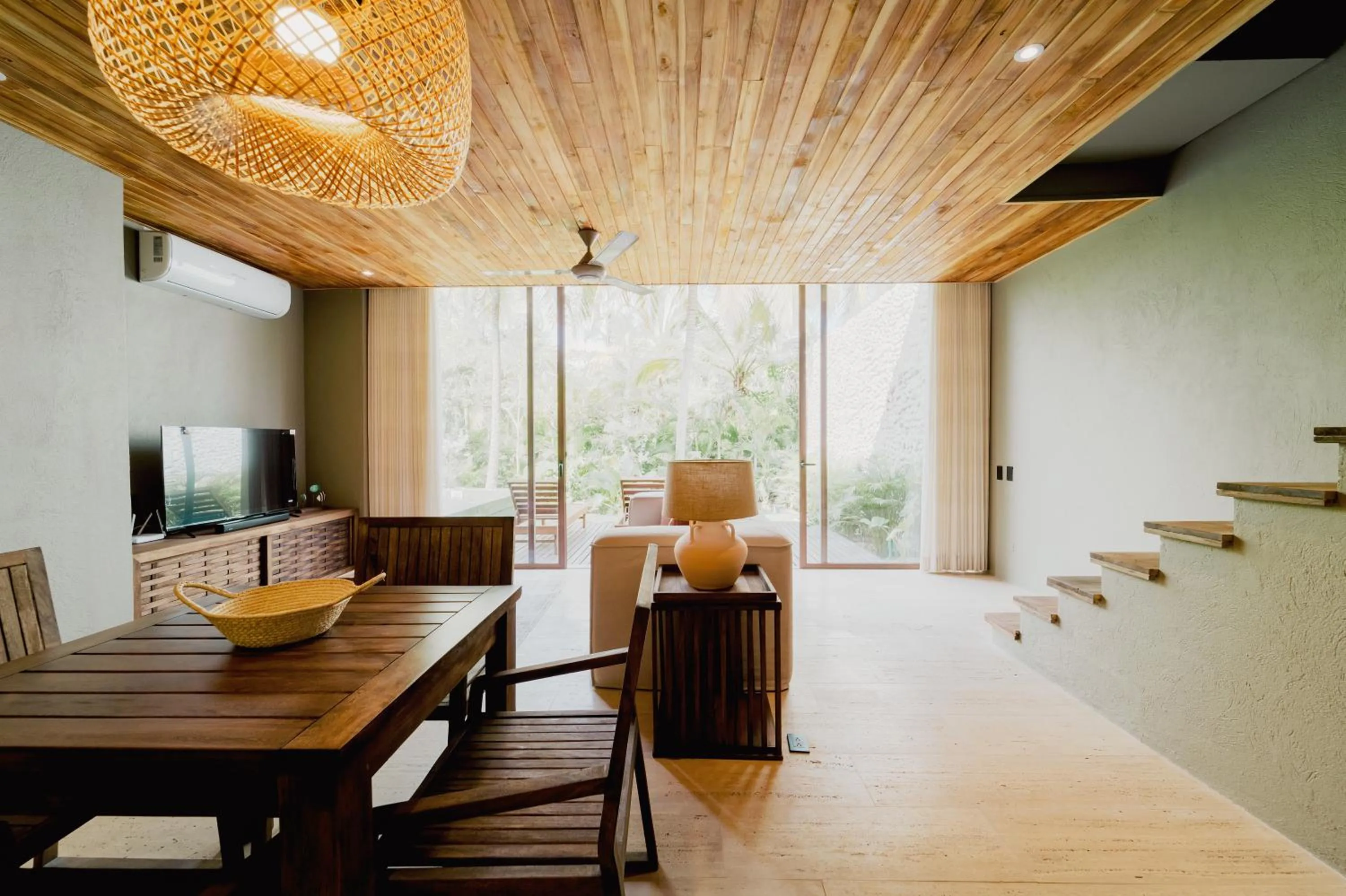 Dining area in Naio Hotel y Villas By OxoHotel