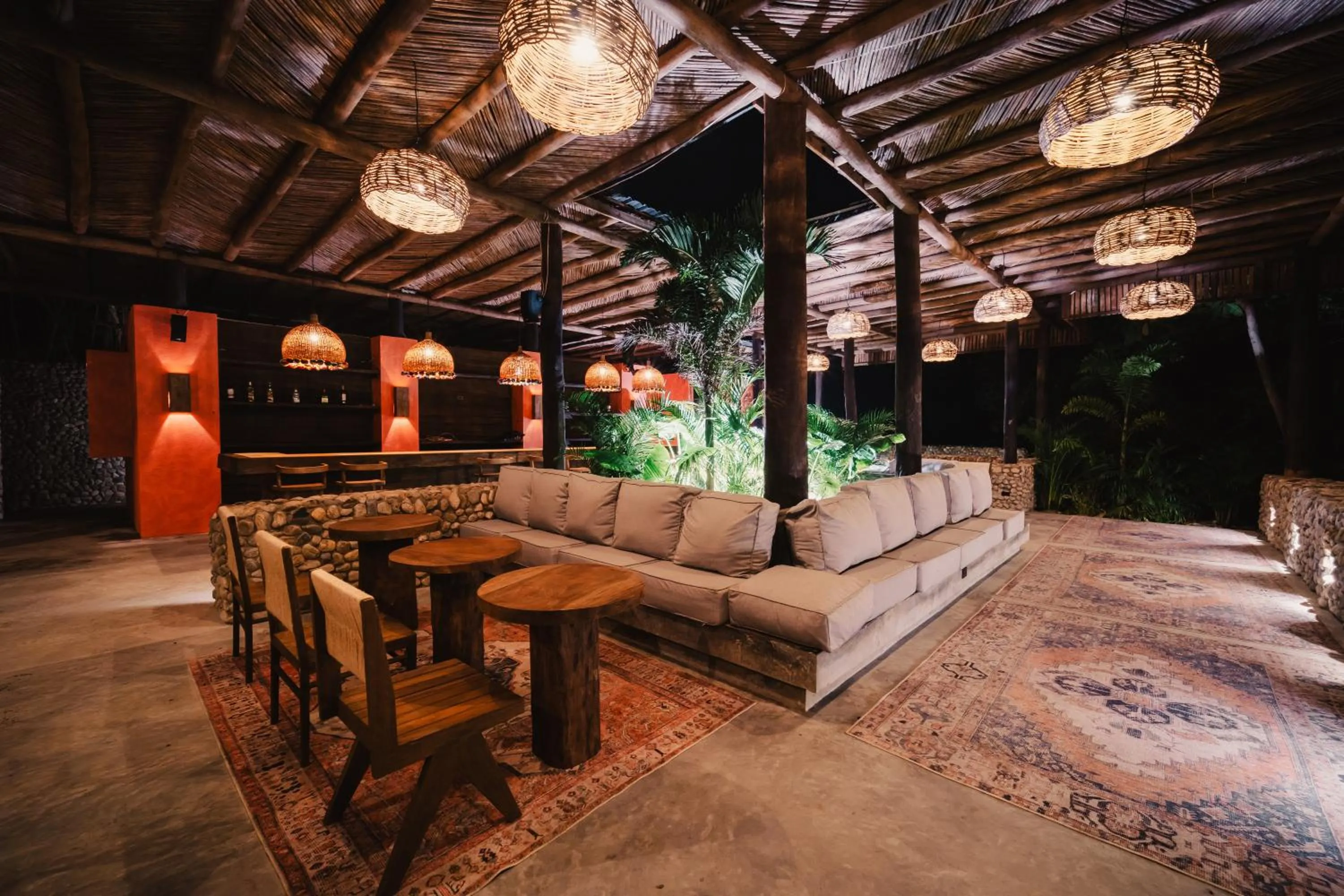 Restaurant/places to eat in Naio Hotel y Villas By OxoHotel