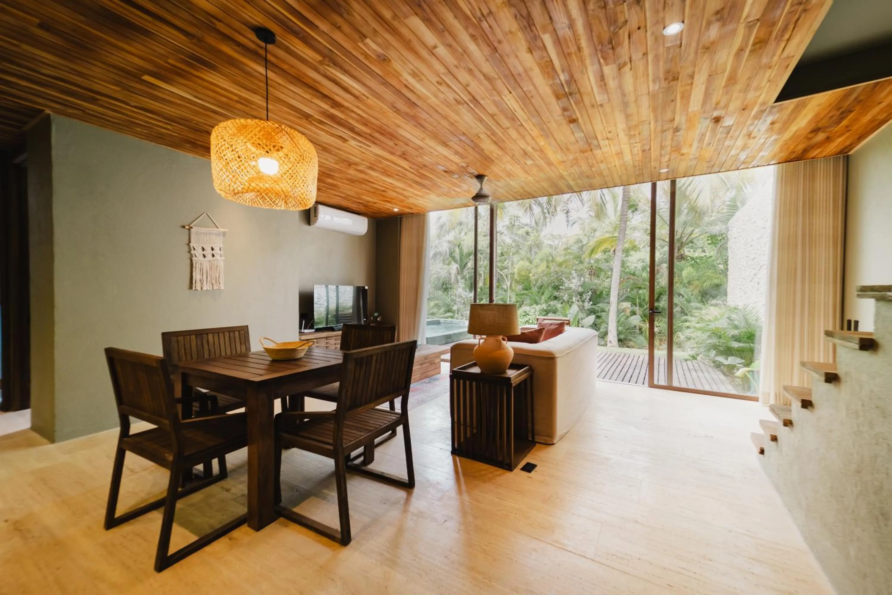 Seating area in Naio Hotel y Villas By OxoHotel