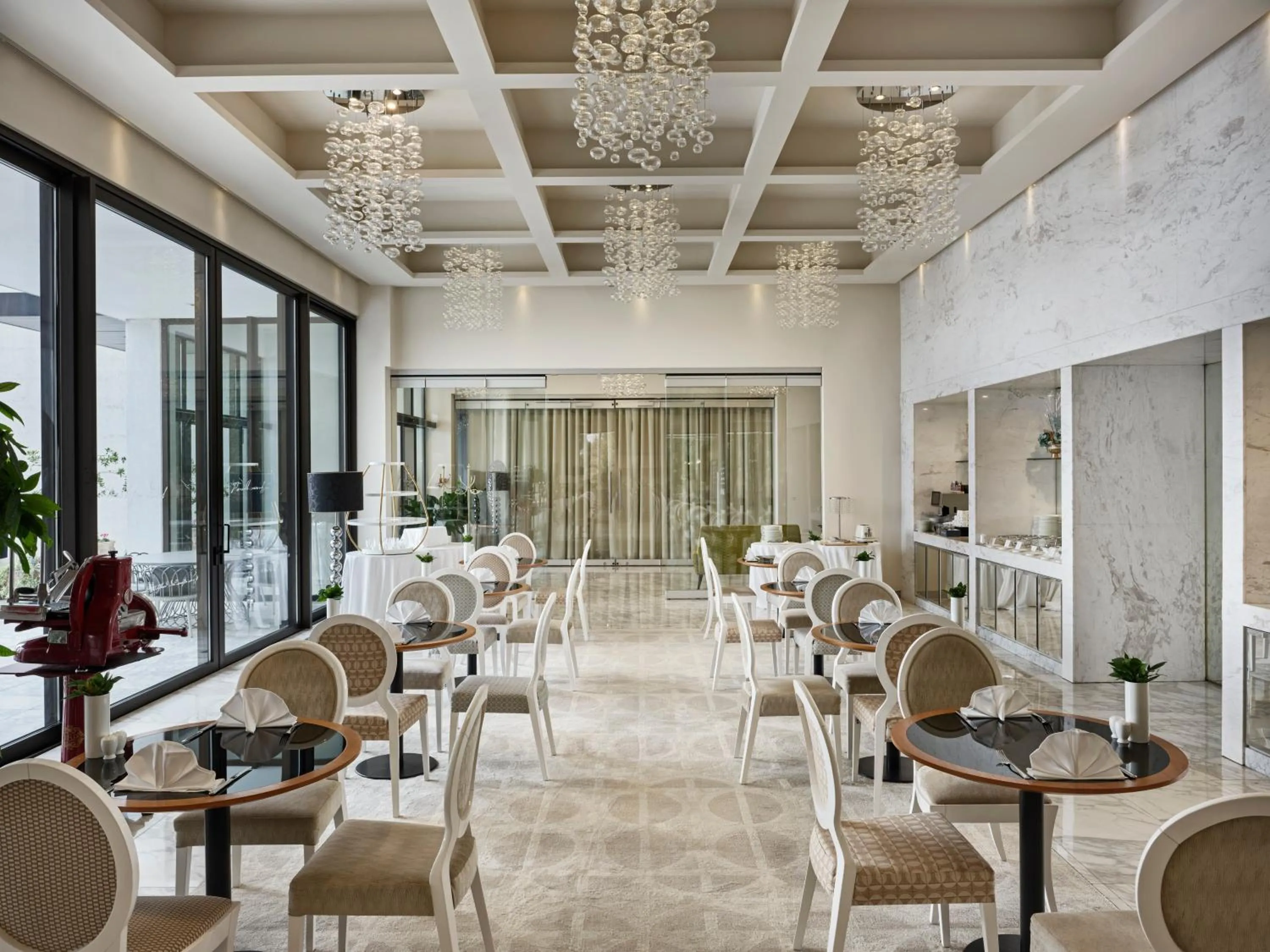 Restaurant/places to eat in Amadria Park Hotel Royal