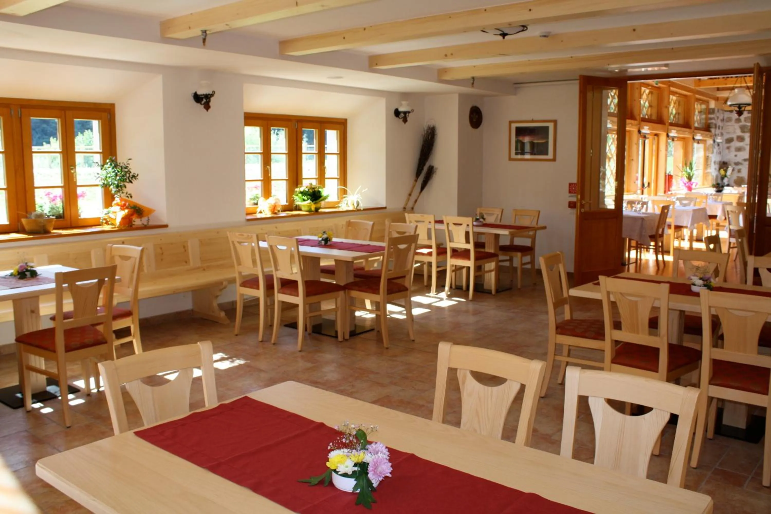 Restaurant/places to eat in Hotel Aplis