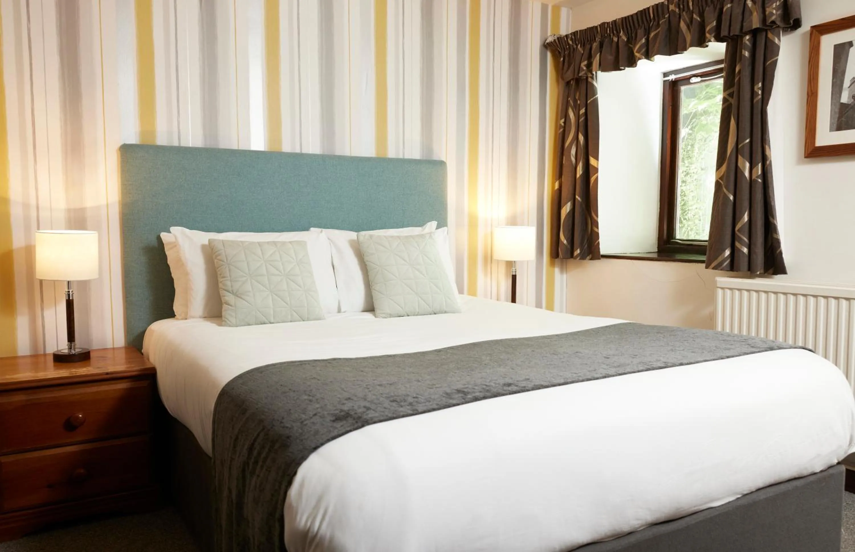 Bedroom, Bed in Hunters Hall Inn by Greene King Inns