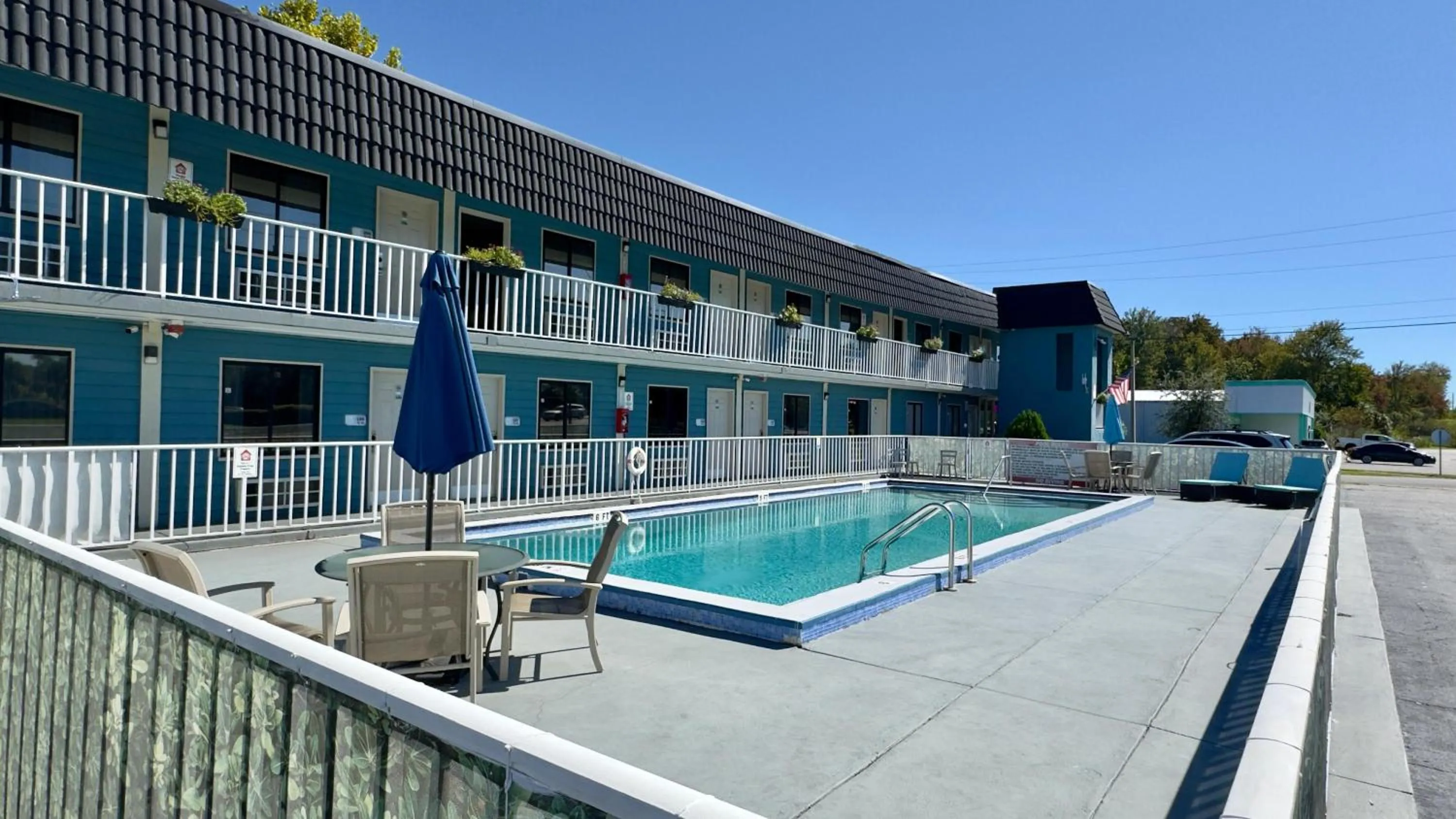 Property building in Hotel Monte Carlo