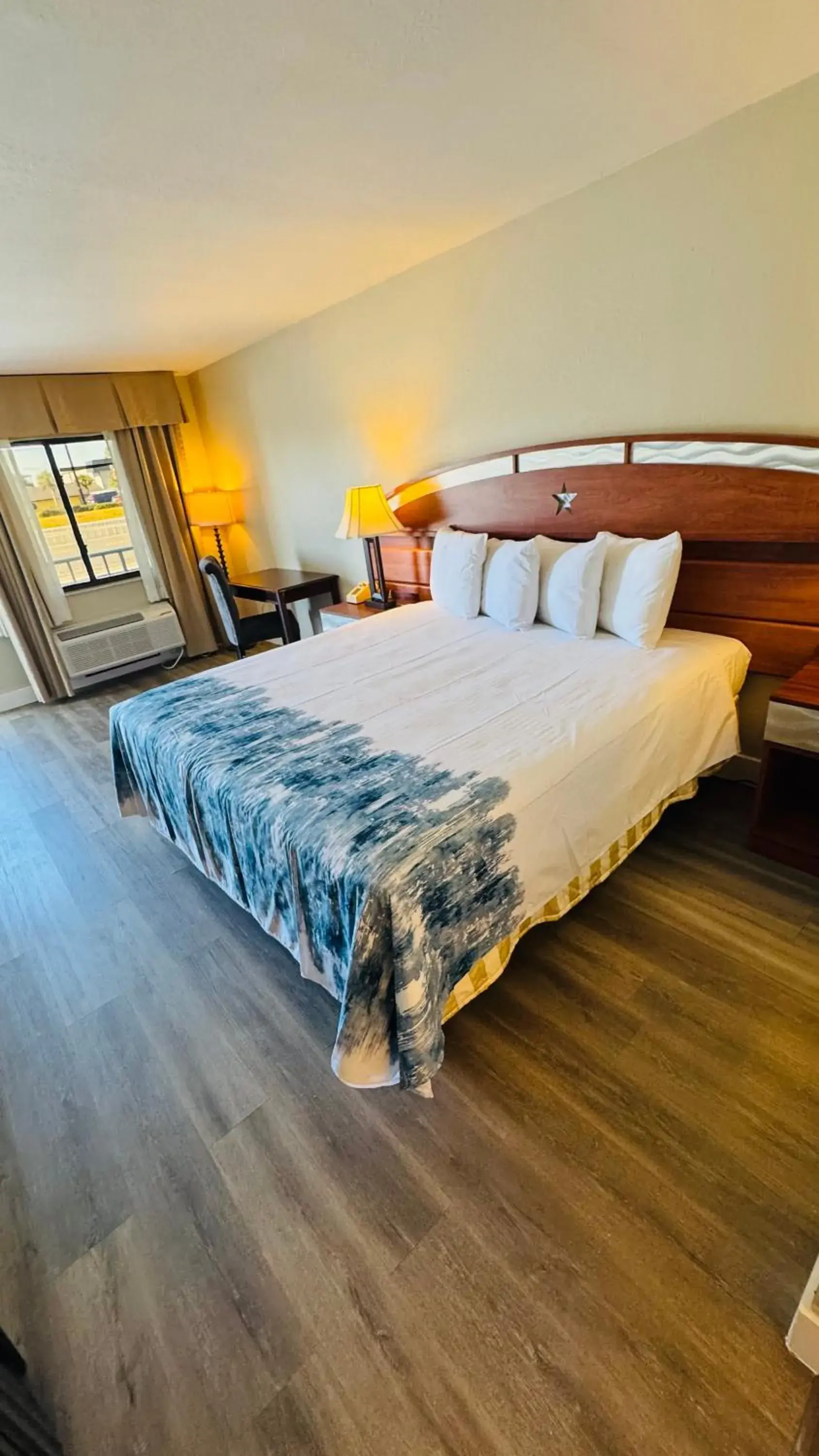 Deluxe King Room in Hotel Monte Carlo Deluxe King Room in Hotel Monte Carlo