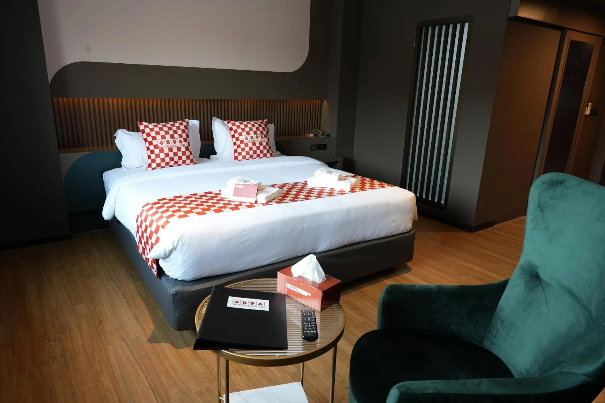 Bedroom, Bed in NW 4896 Theater Hotel