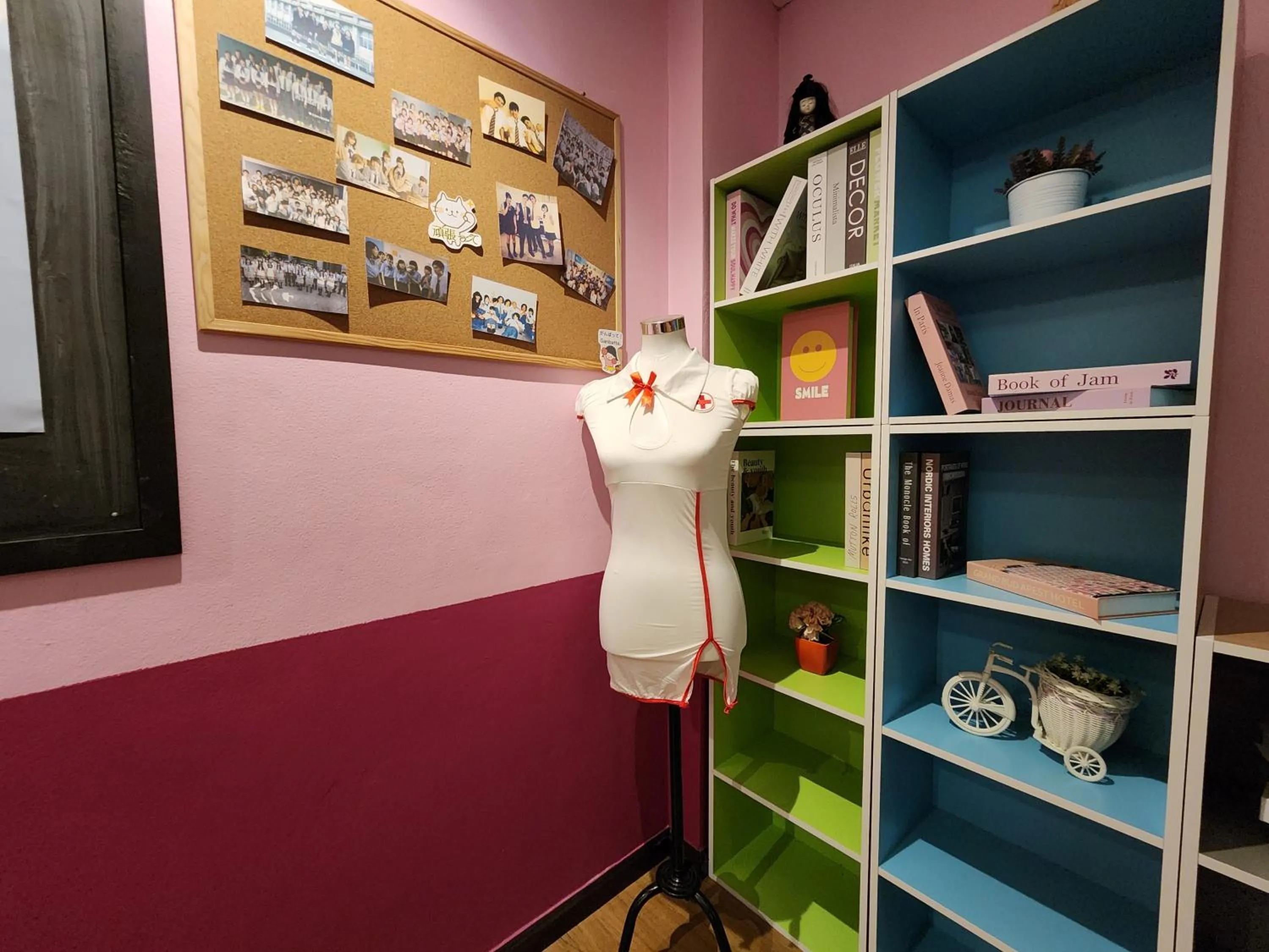 Living room in NW 4896 Theater Hotel