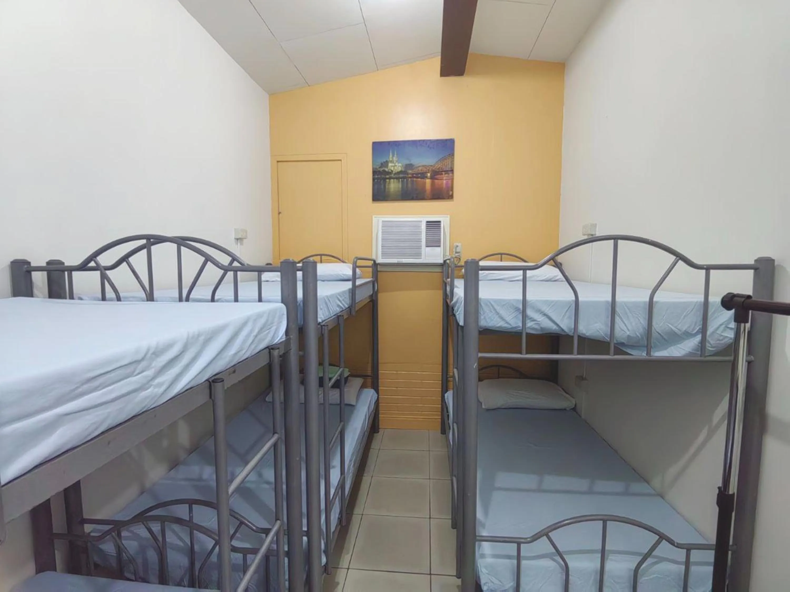 Photo of the whole room, Bed in Nappers Hostel