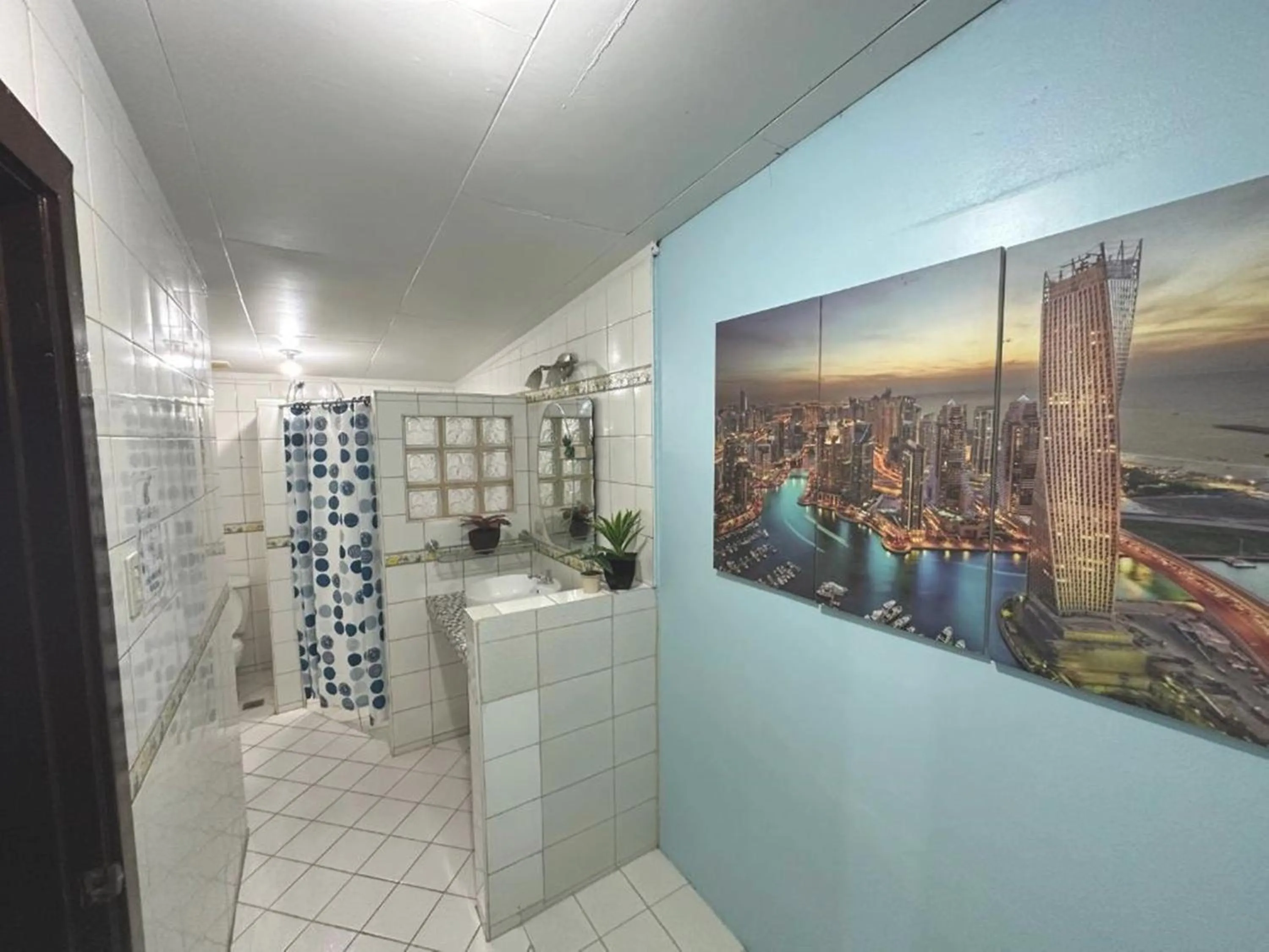 Bathroom in Nappers Hostel