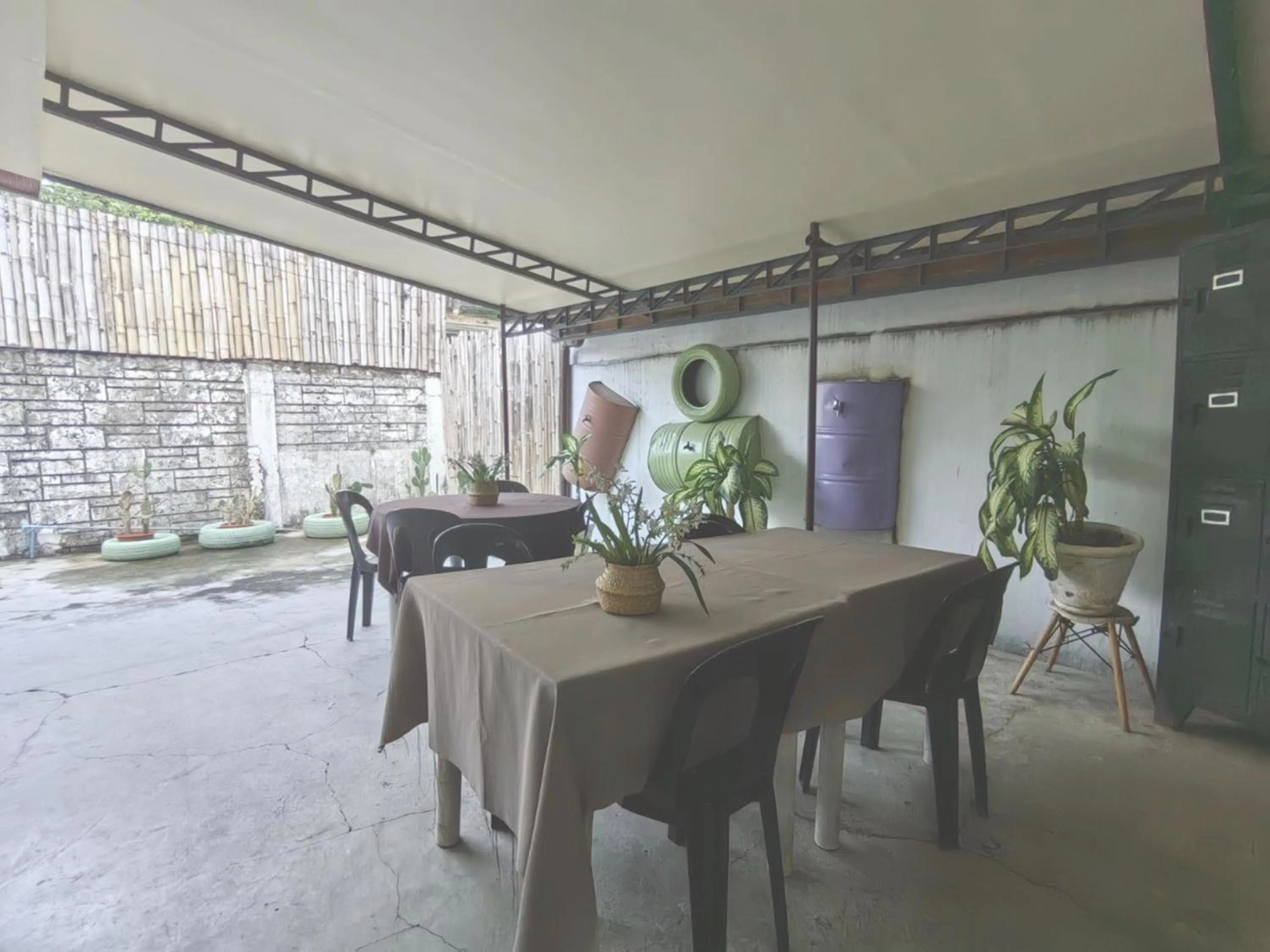 Restaurant/places to eat in Nappers Hostel