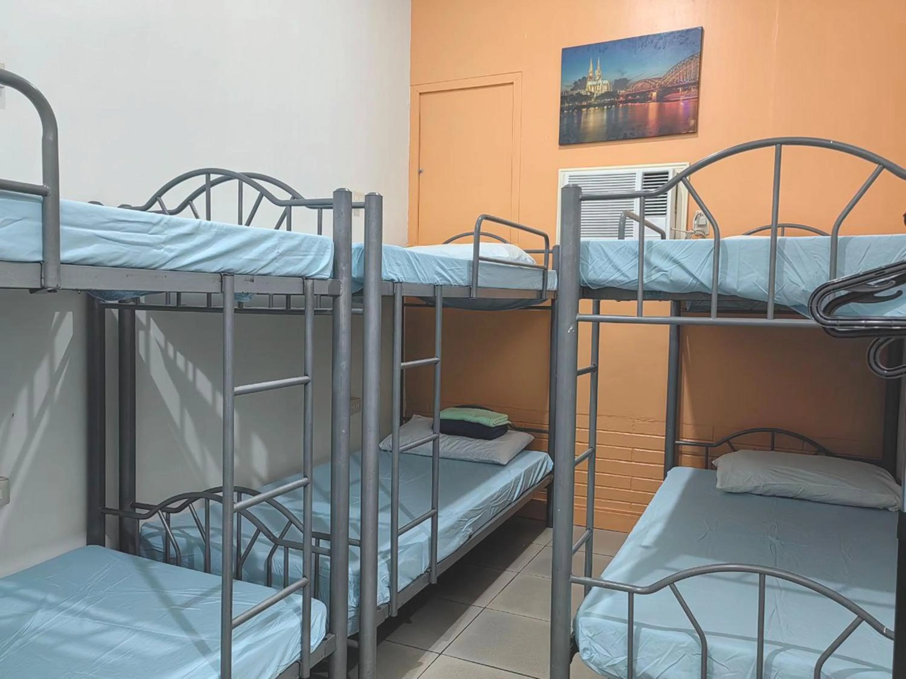 Photo of the whole room, Bed in Nappers Hostel