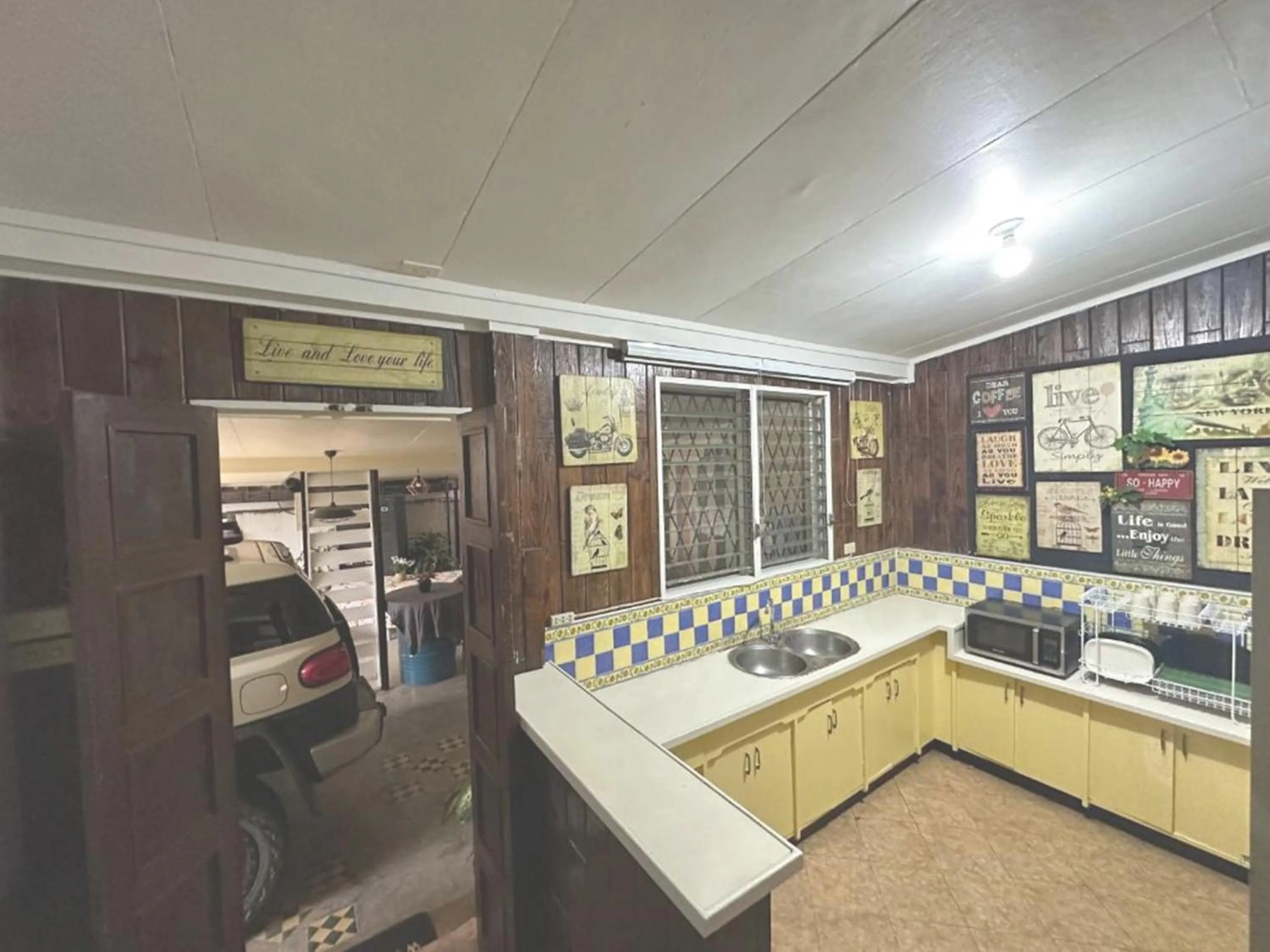 Communal kitchen in Nappers Hostel