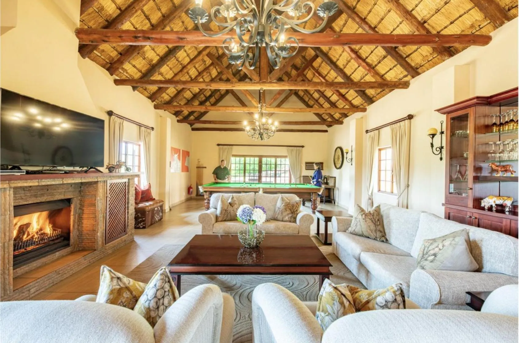 Photo of the whole room in Whispering Waters