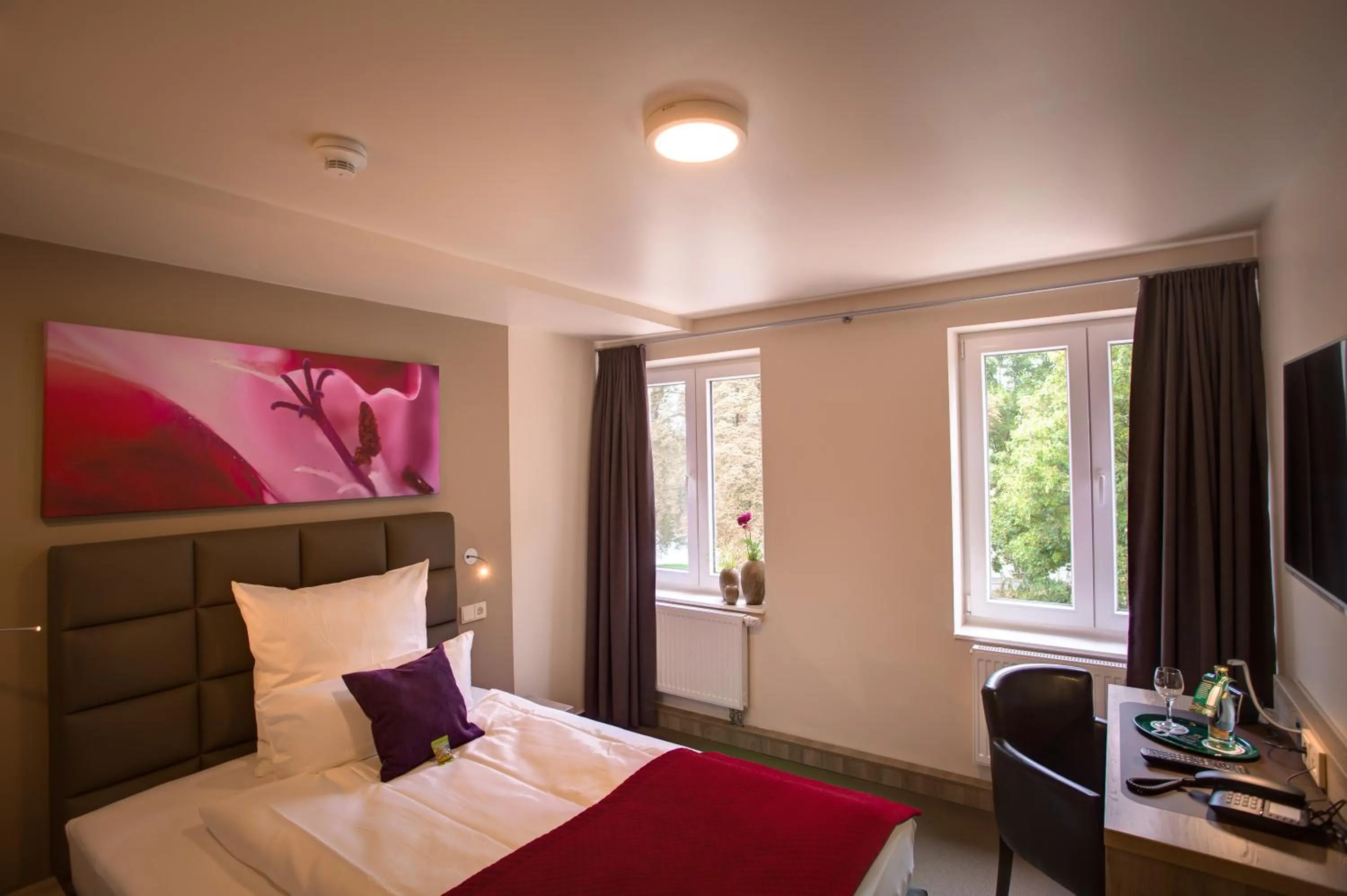 Photo of the whole room, Bed in Weserhotel Schwager