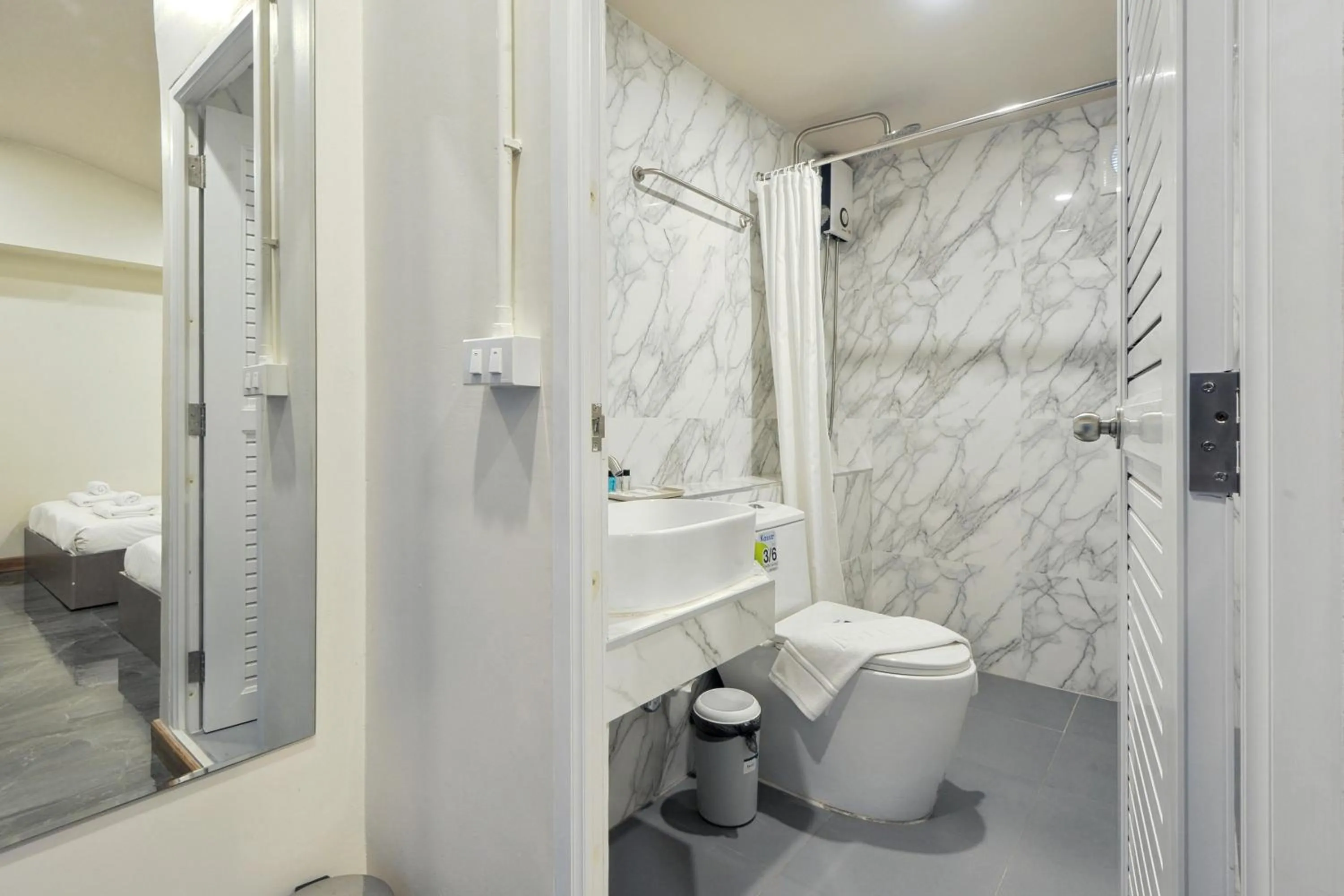 Toilet in Ployburi Boutique Hotel