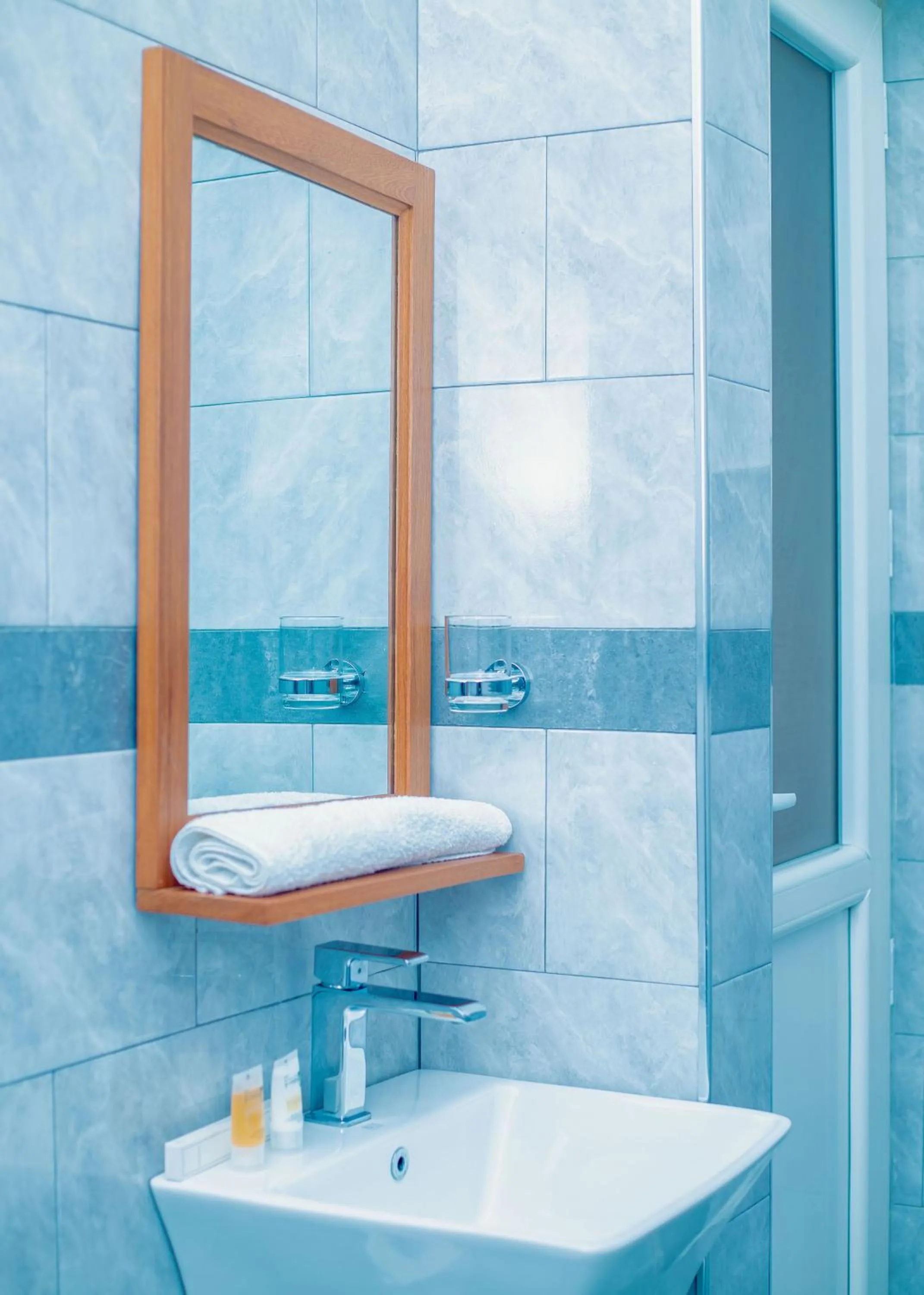 Shower in Teranga Lodge and Restaurant