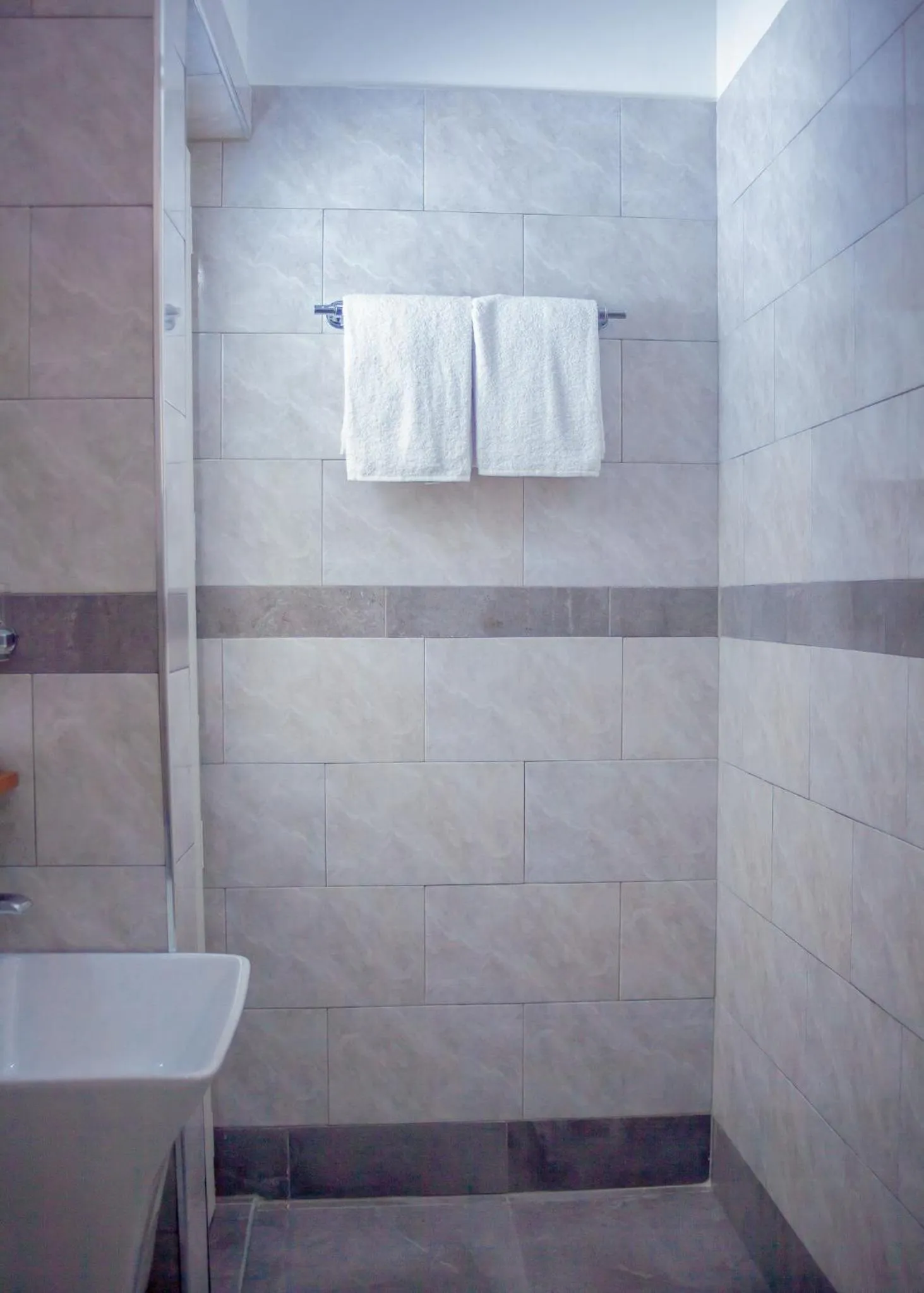 Shower in Teranga Lodge and Restaurant