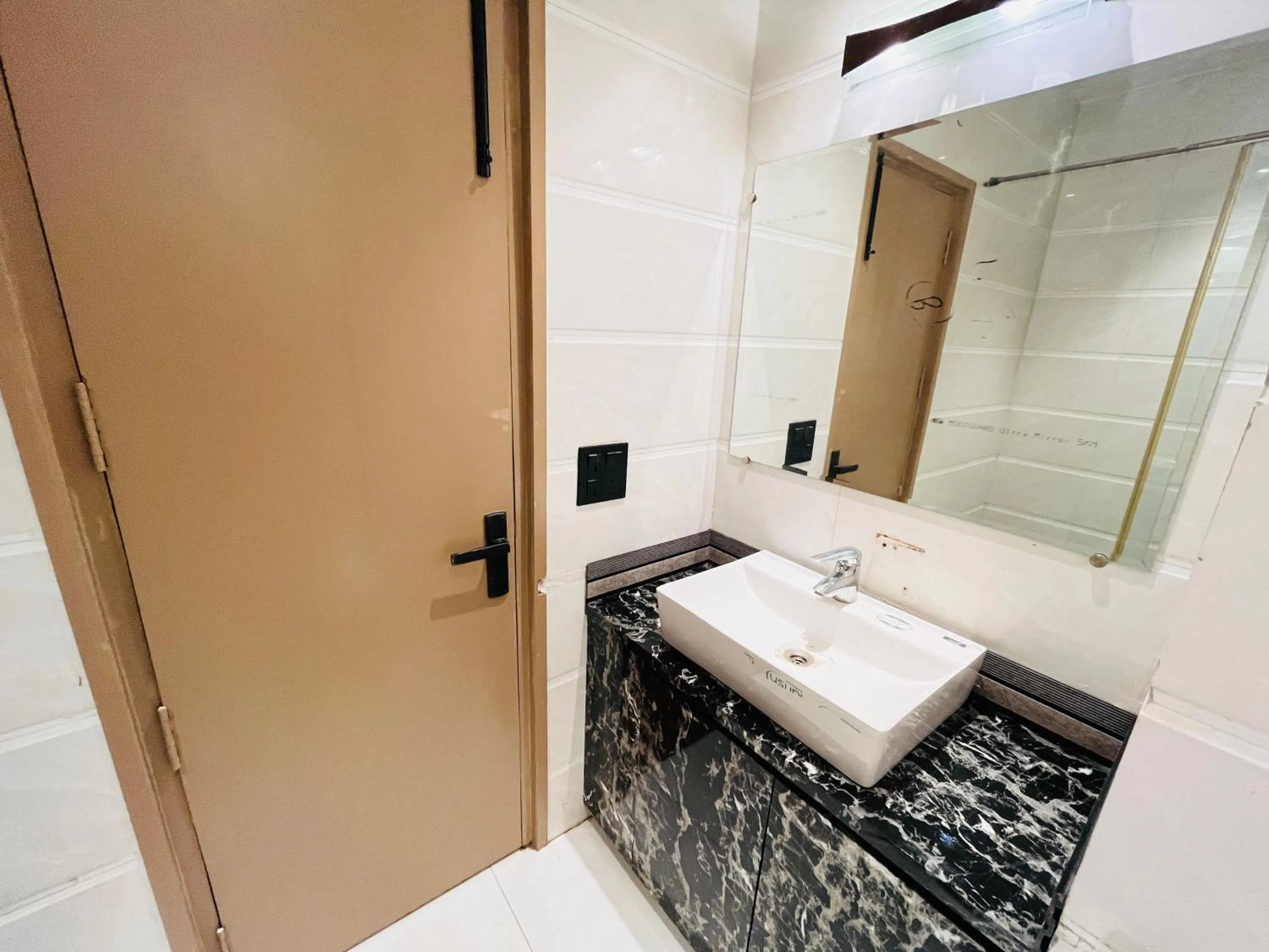 Shower in Hotel IP Swarn near Anand Vihar Vaishali Ghaziabad