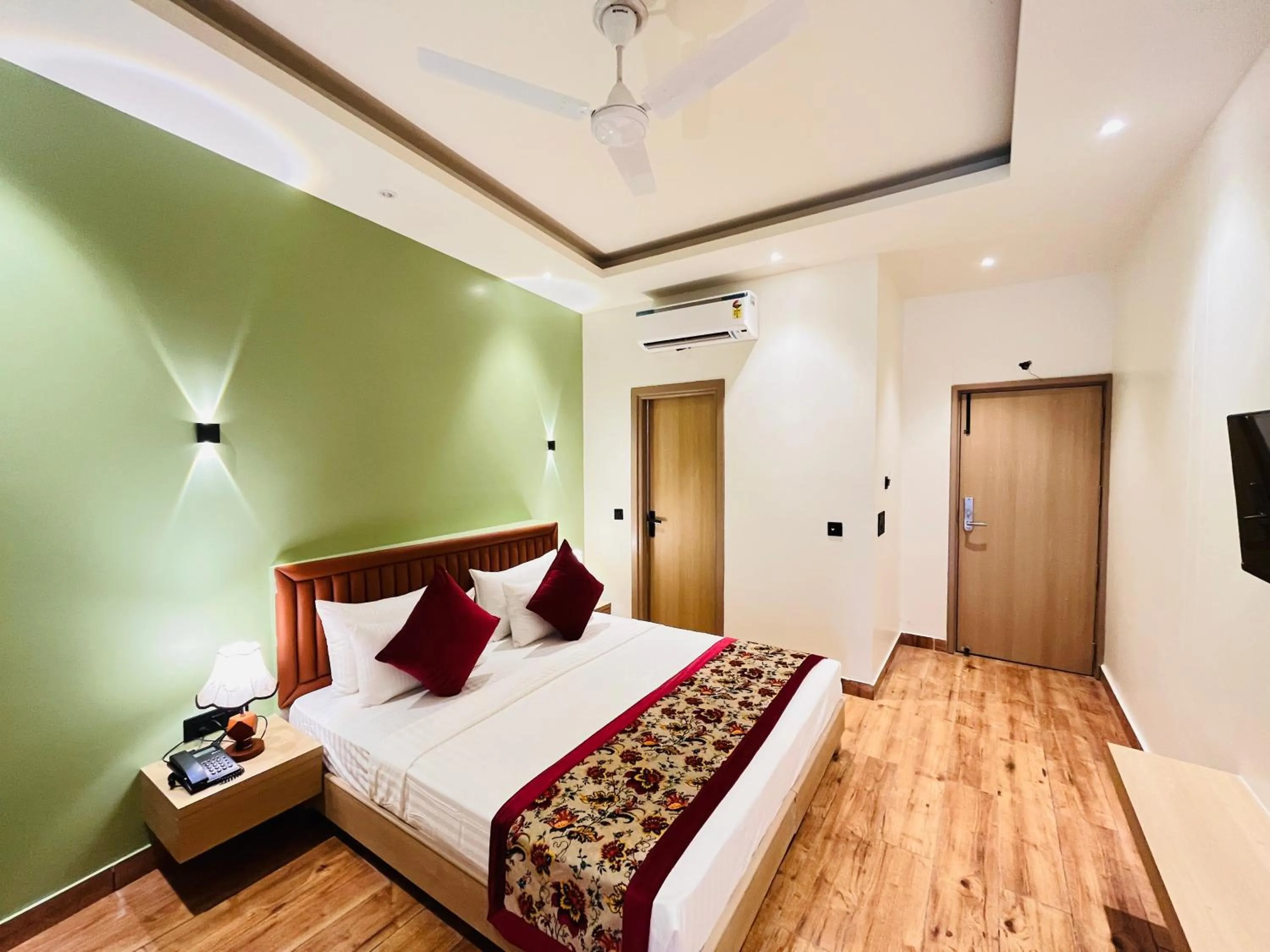 Bed in Hotel IP Swarn near Anand Vihar Vaishali Ghaziabad