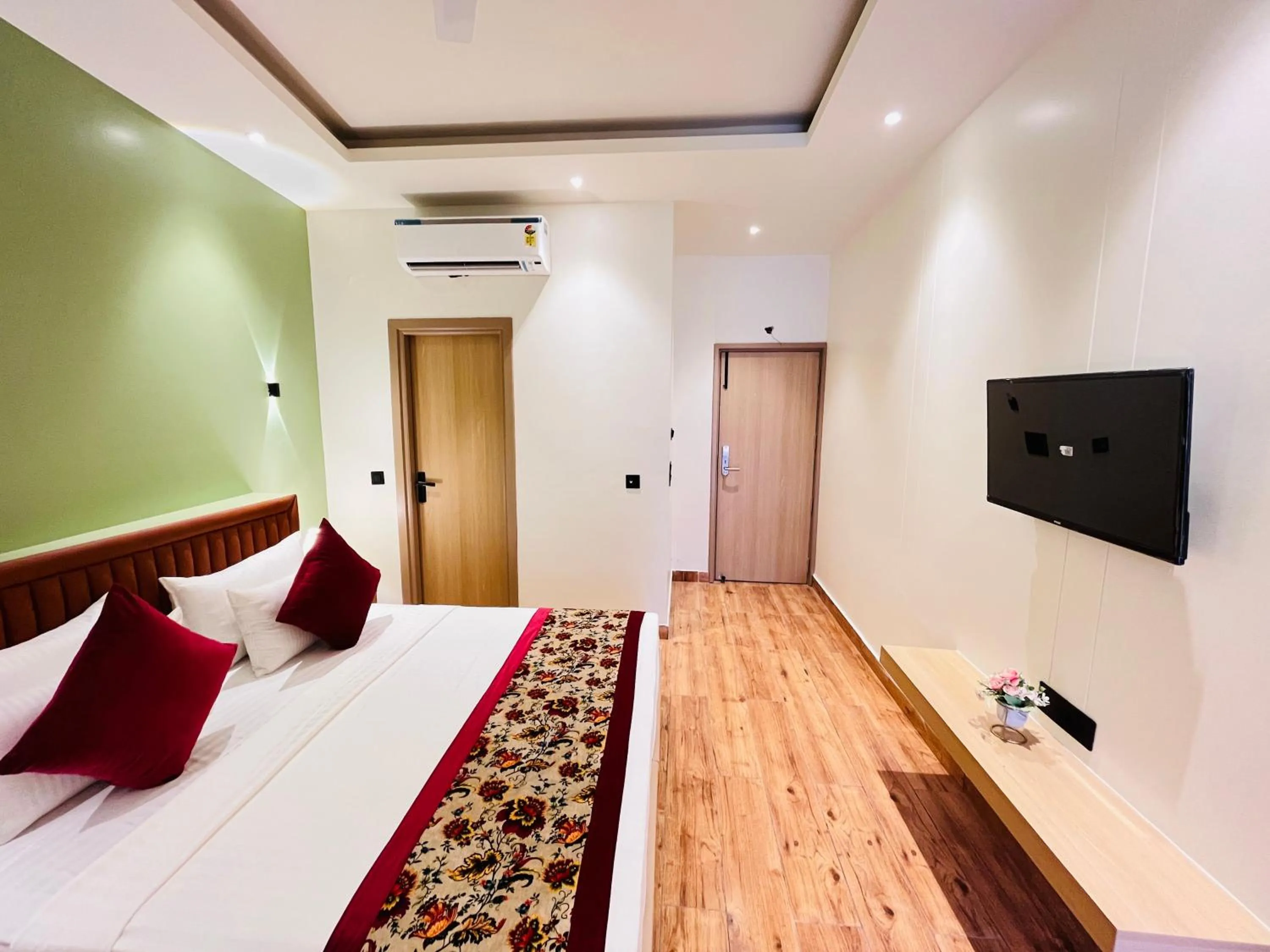 Bed in Hotel IP Swarn near Anand Vihar Vaishali Ghaziabad