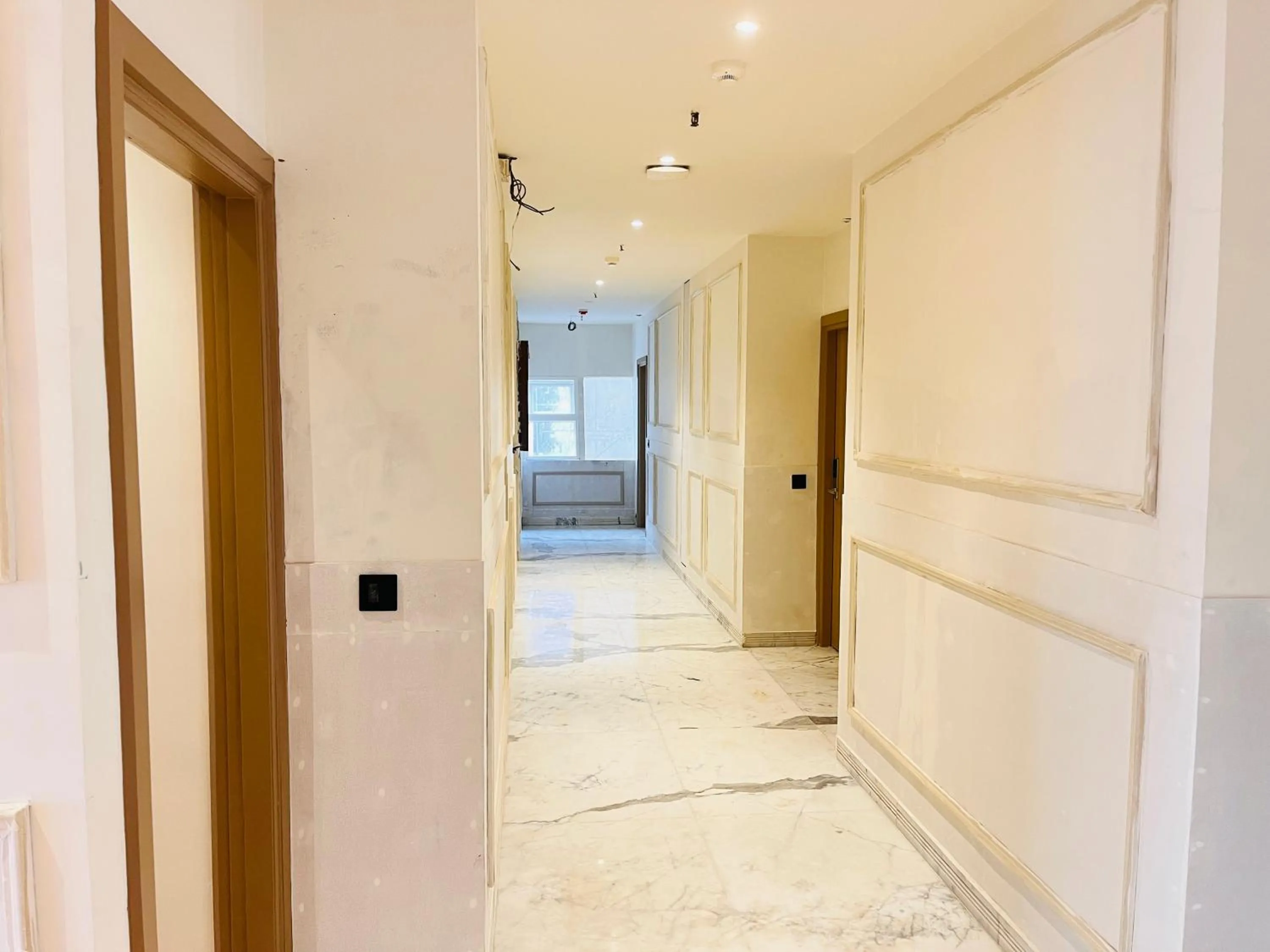 Property building in Hotel IP Swarn near Anand Vihar Vaishali Ghaziabad