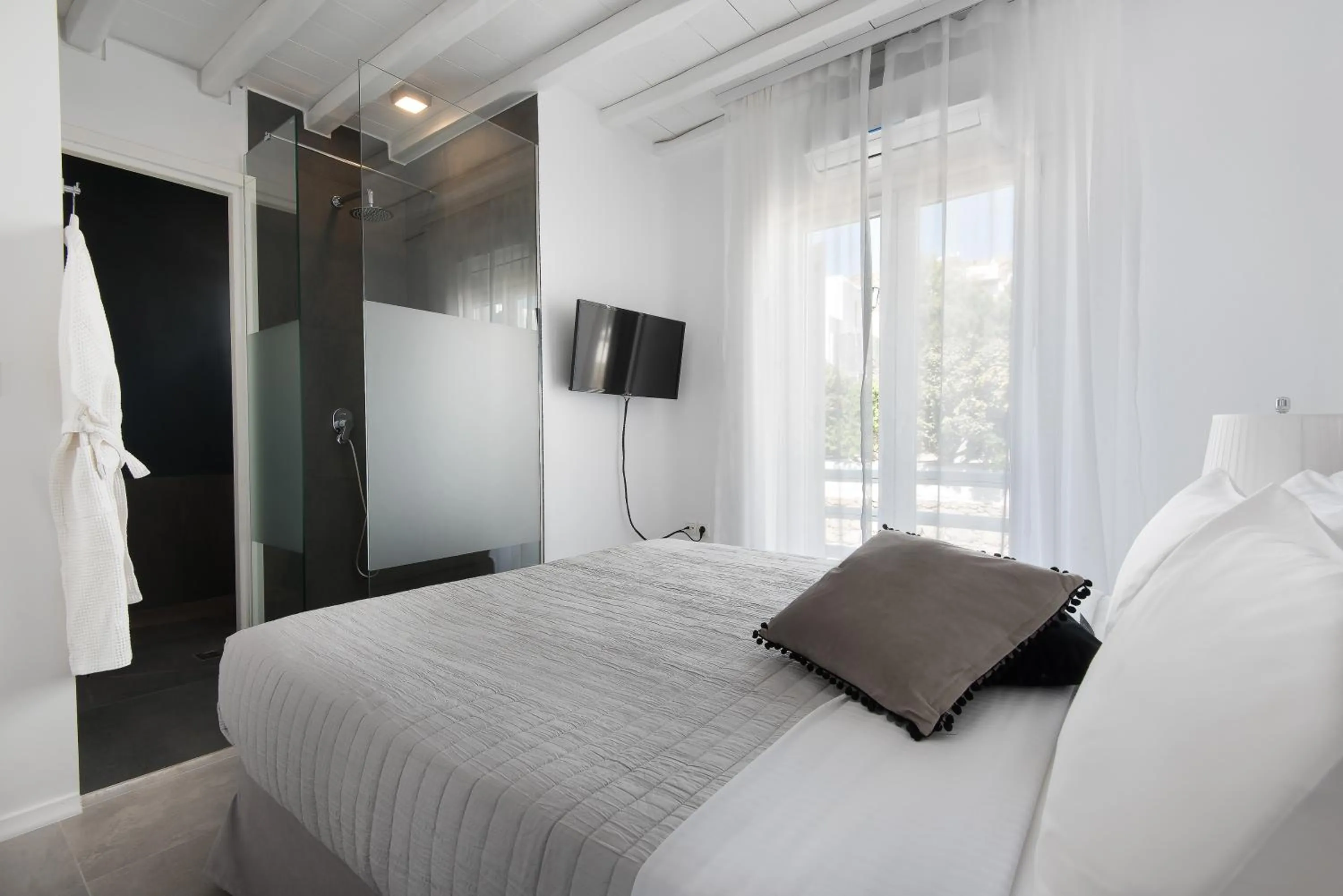 Shower, Bed in Riva Suites - Adults Only