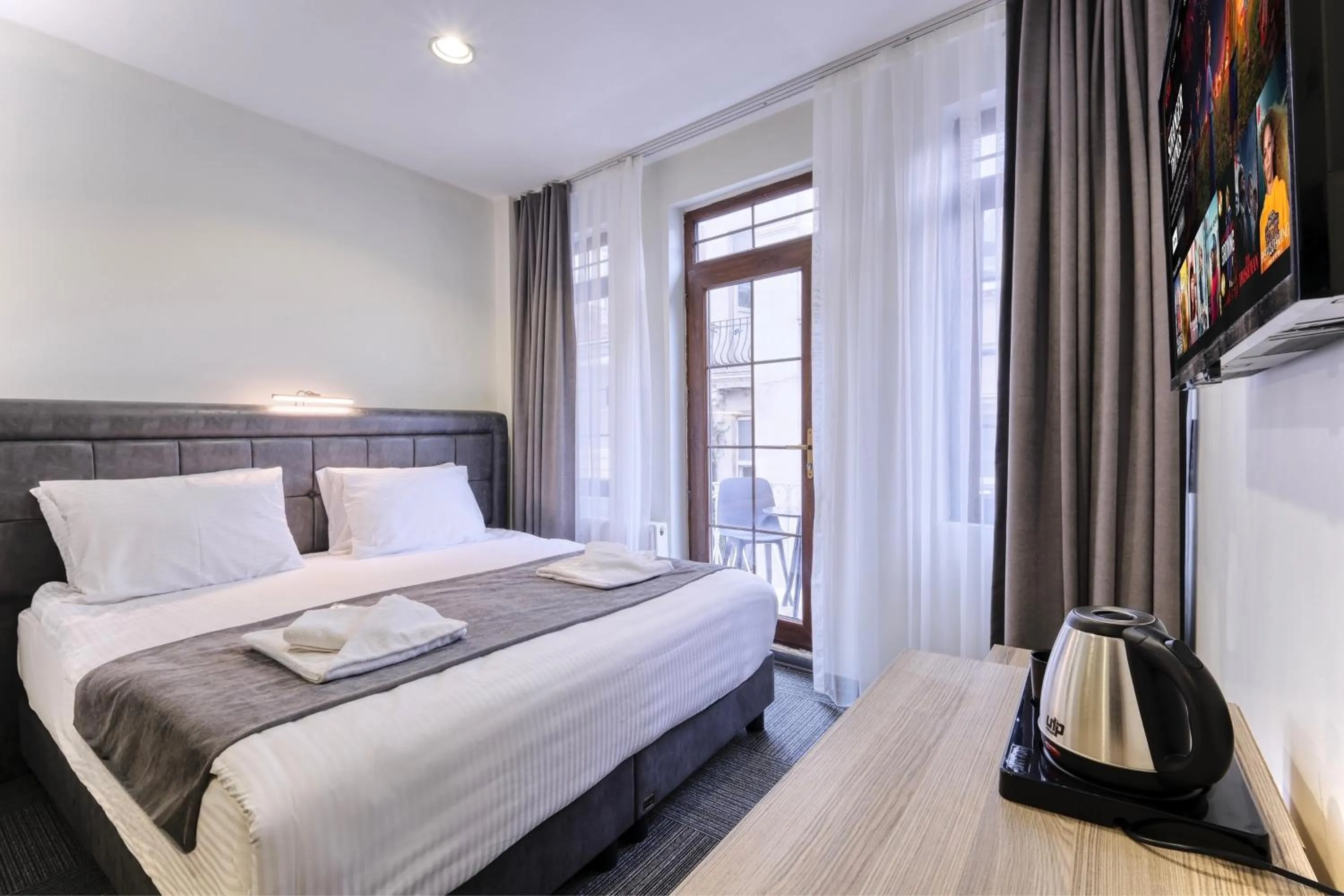 Photo of the whole room in Hub Inn Pera